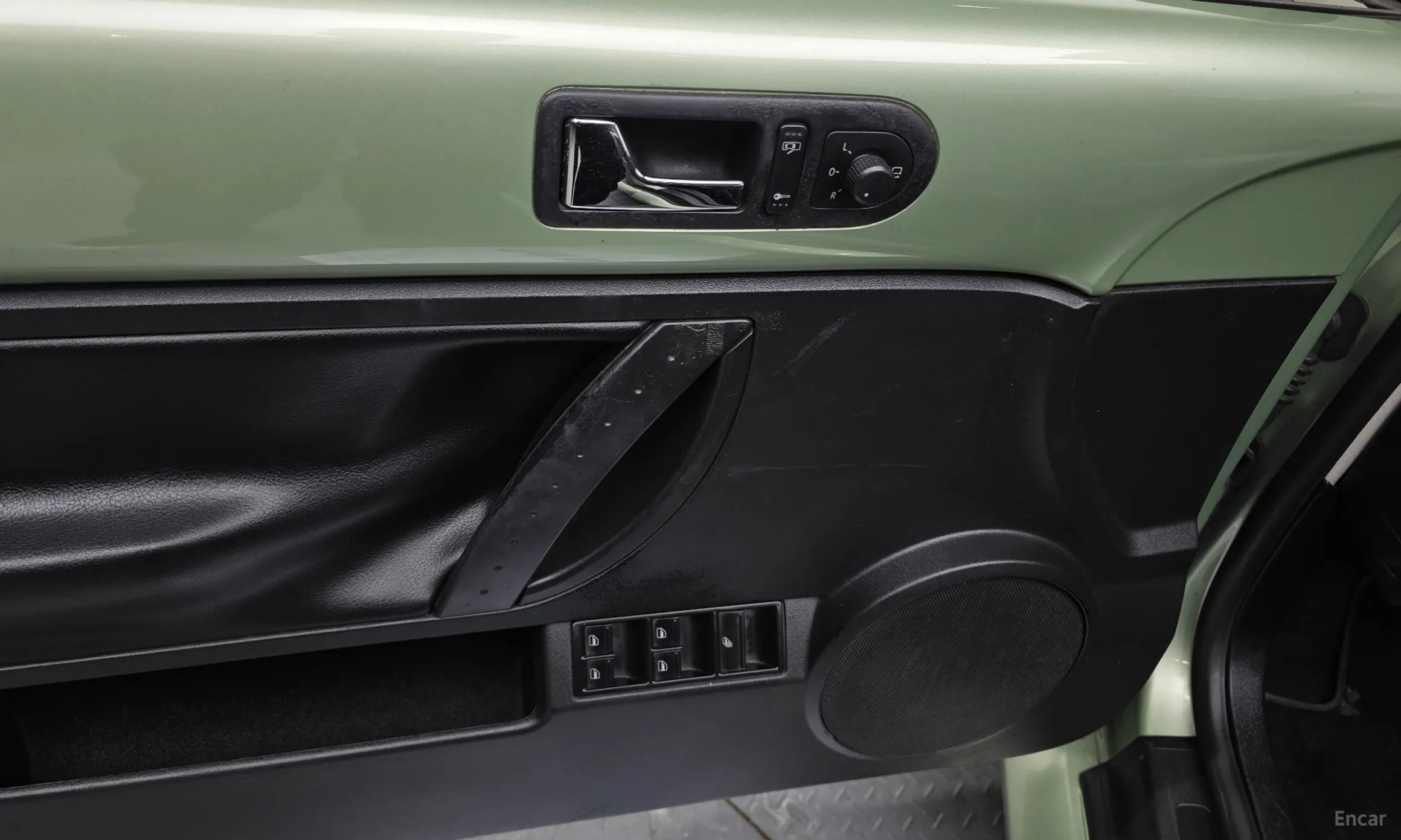 Volkswagen New Beetle превью 16