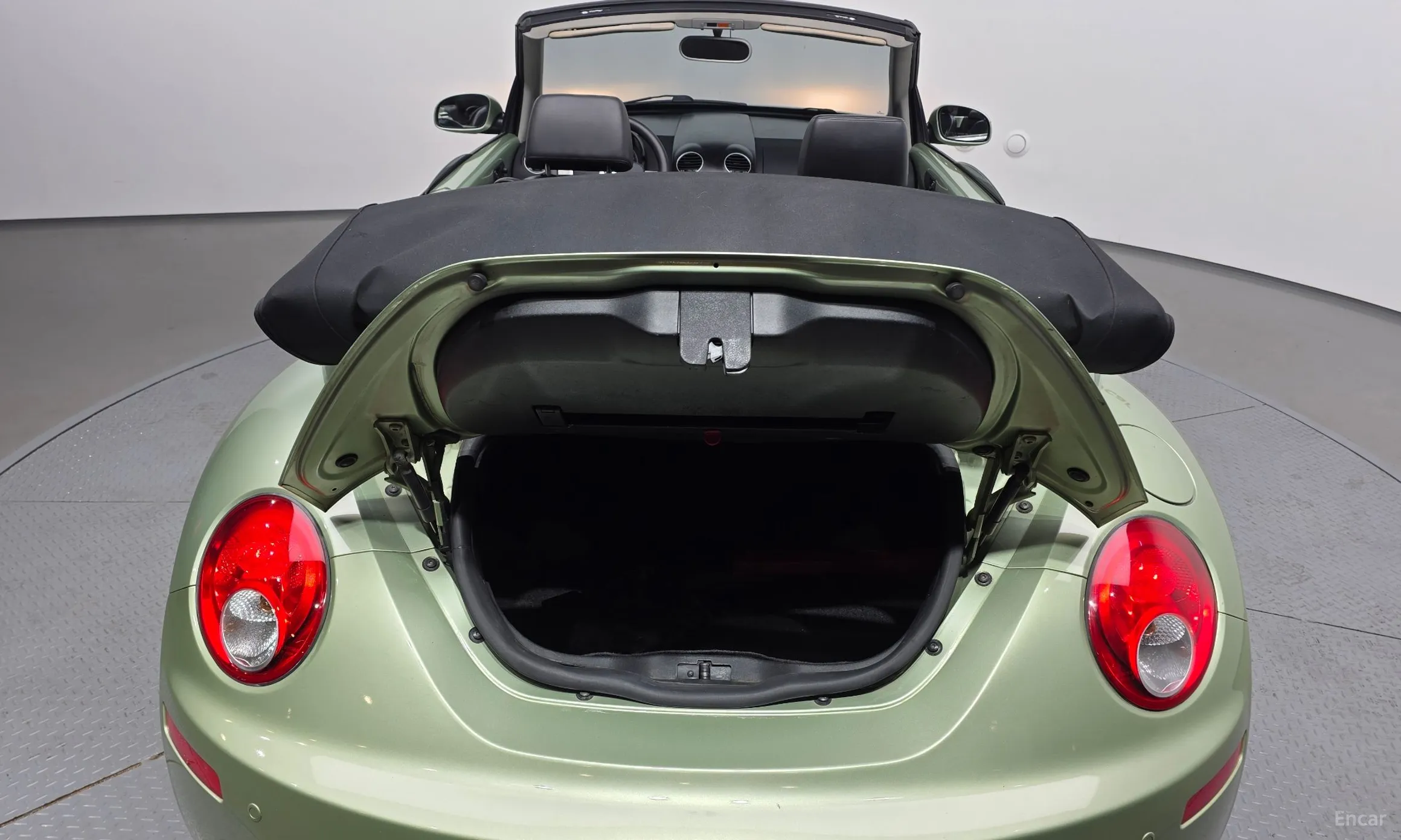 Volkswagen New Beetle превью 20