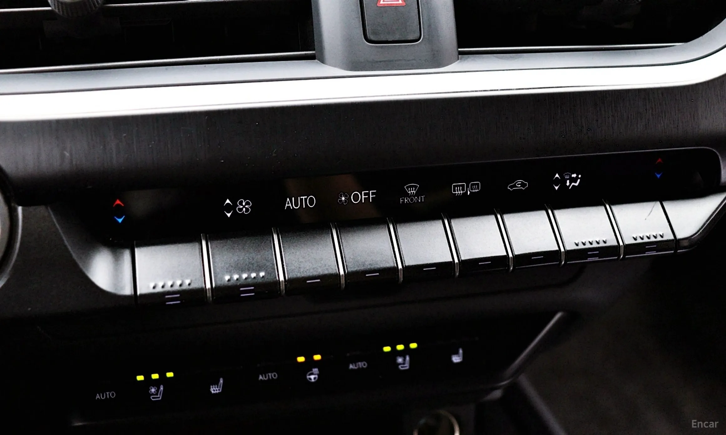 Lexus UX250h превью 13