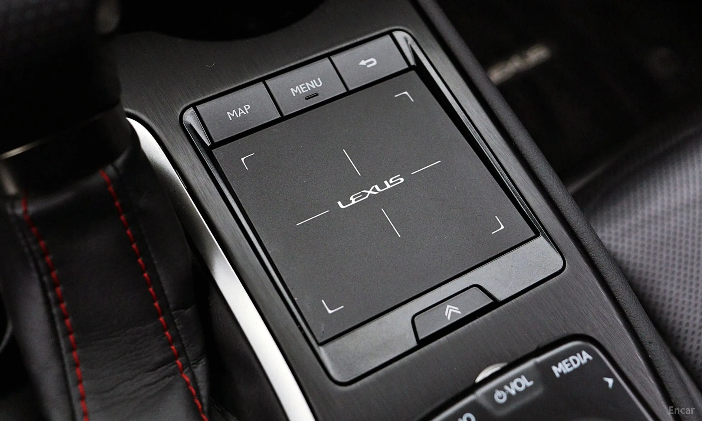 Lexus UX250h превью 14