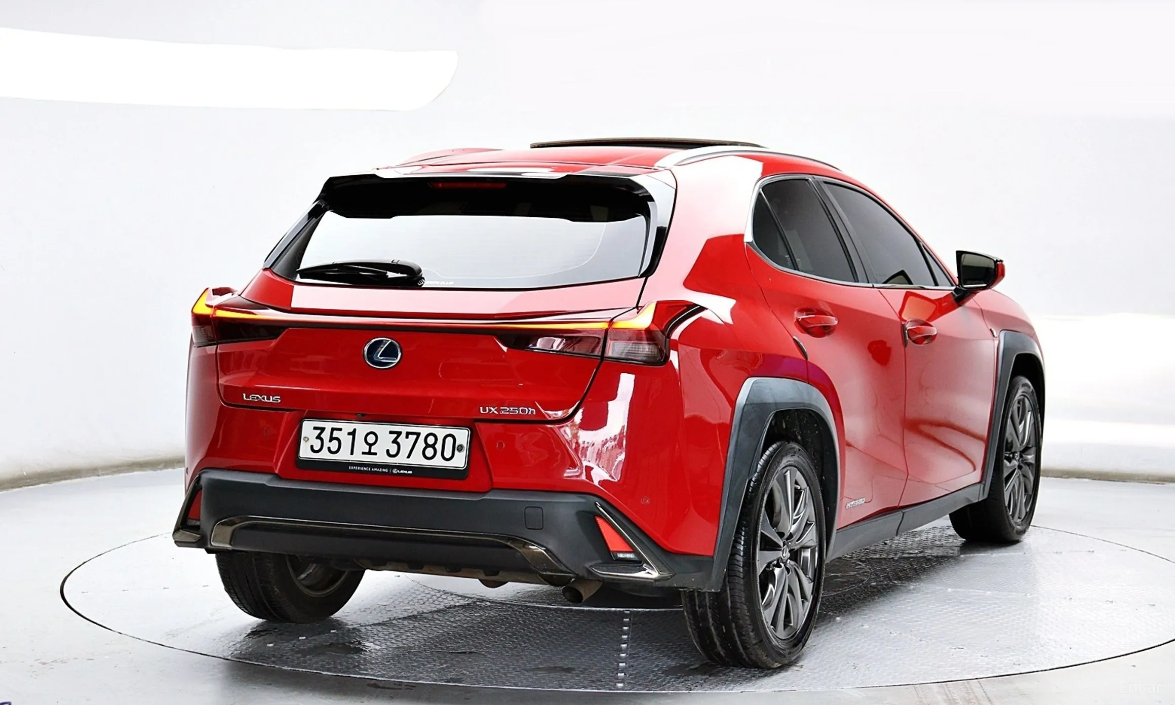 Lexus UX250h превью 3