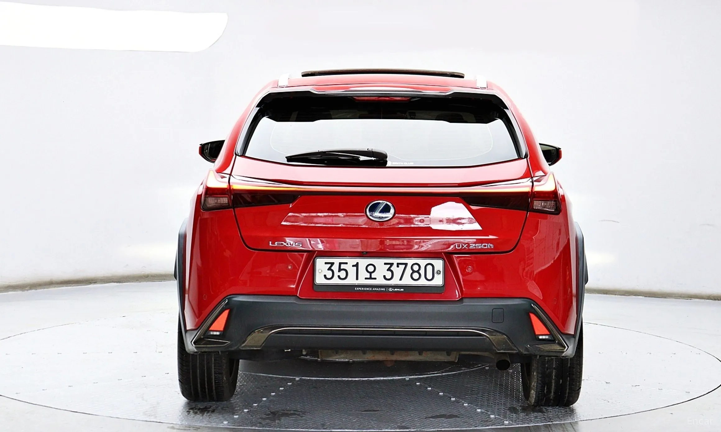 Lexus UX250h превью 4