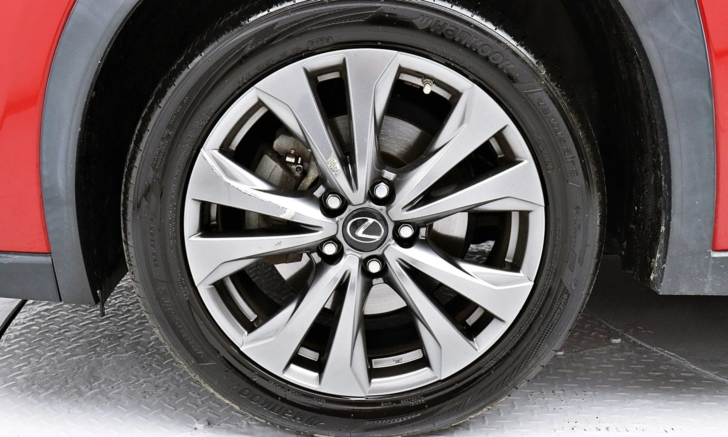 Lexus UX250h превью 5