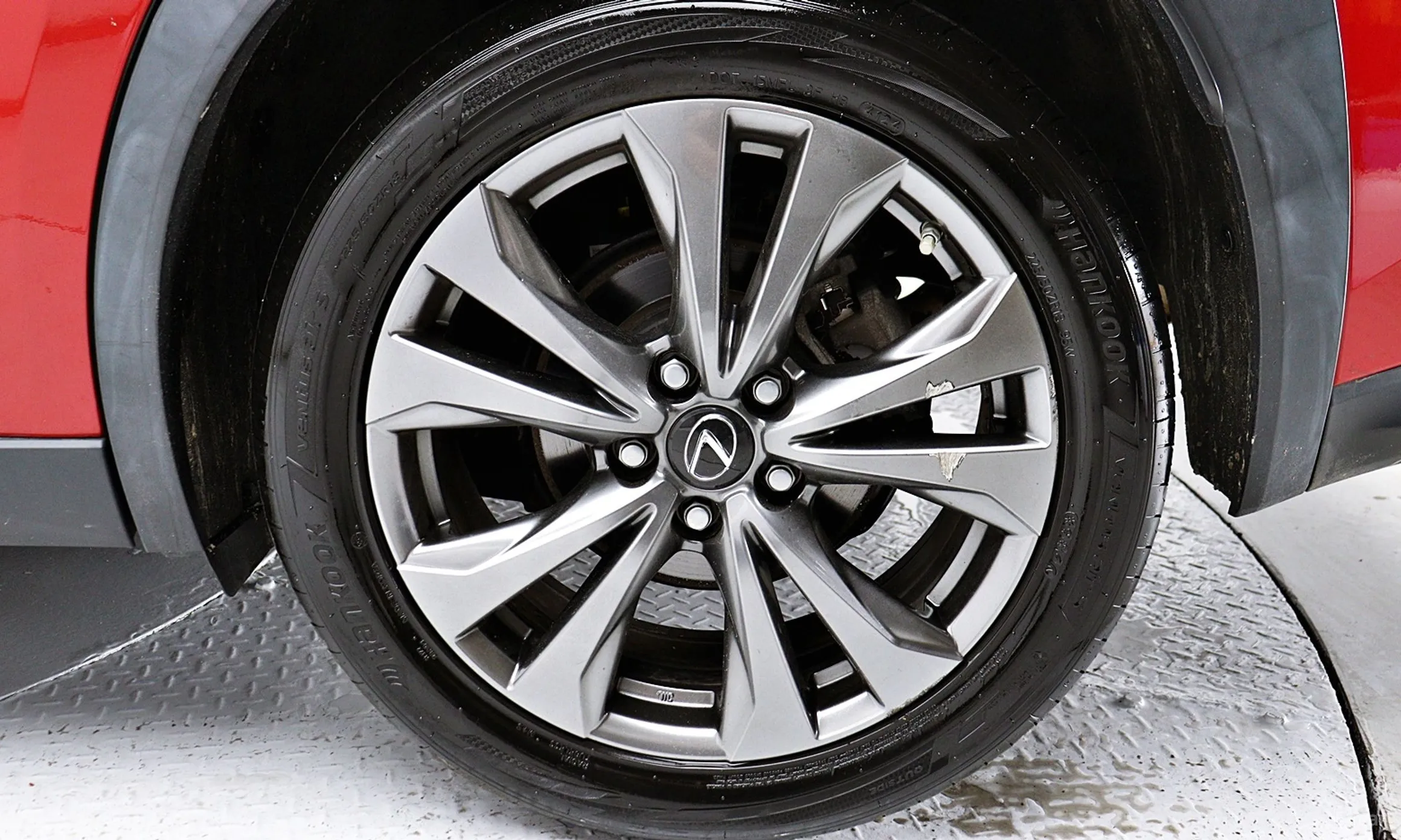 Lexus UX250h превью 6