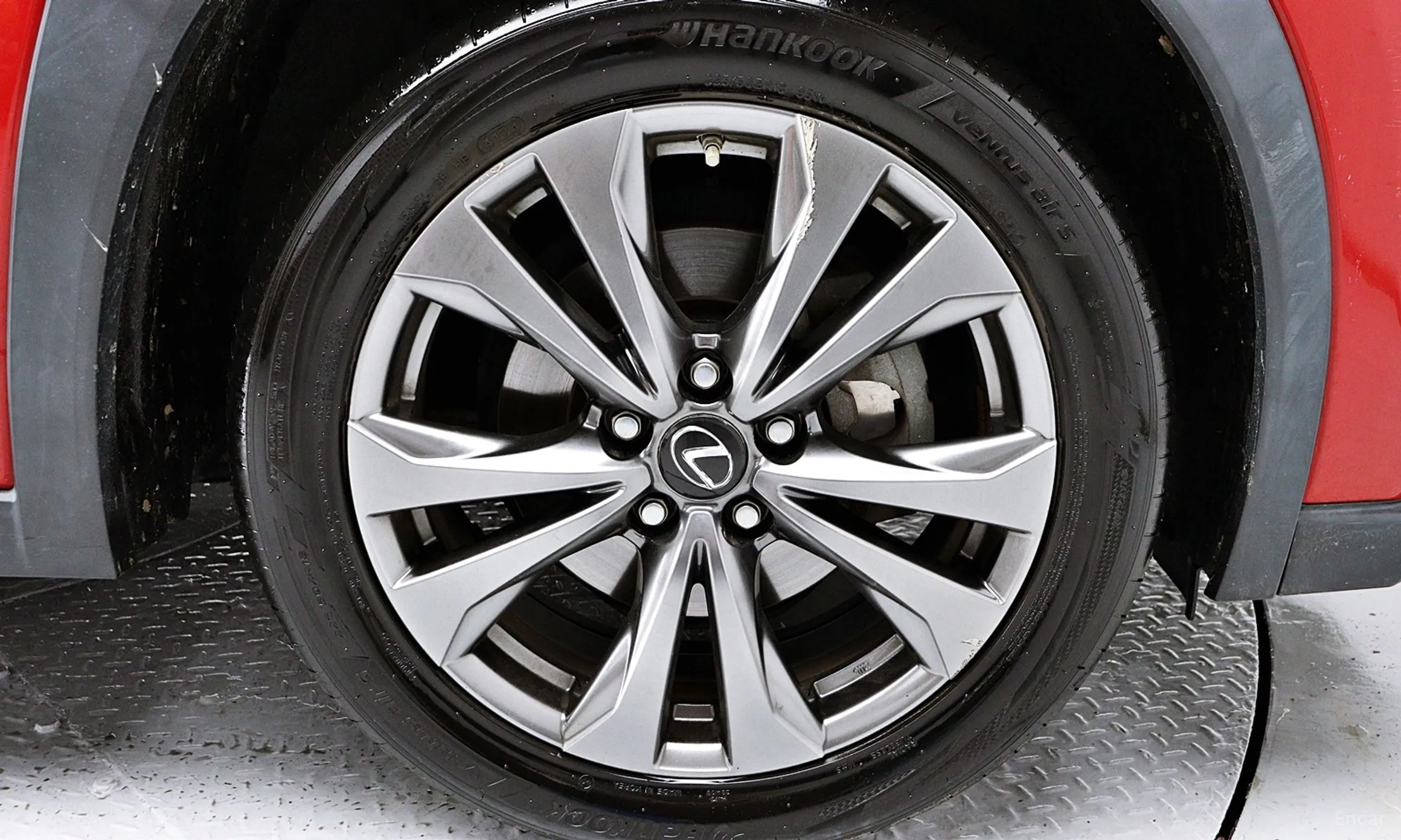 Lexus UX250h превью 7