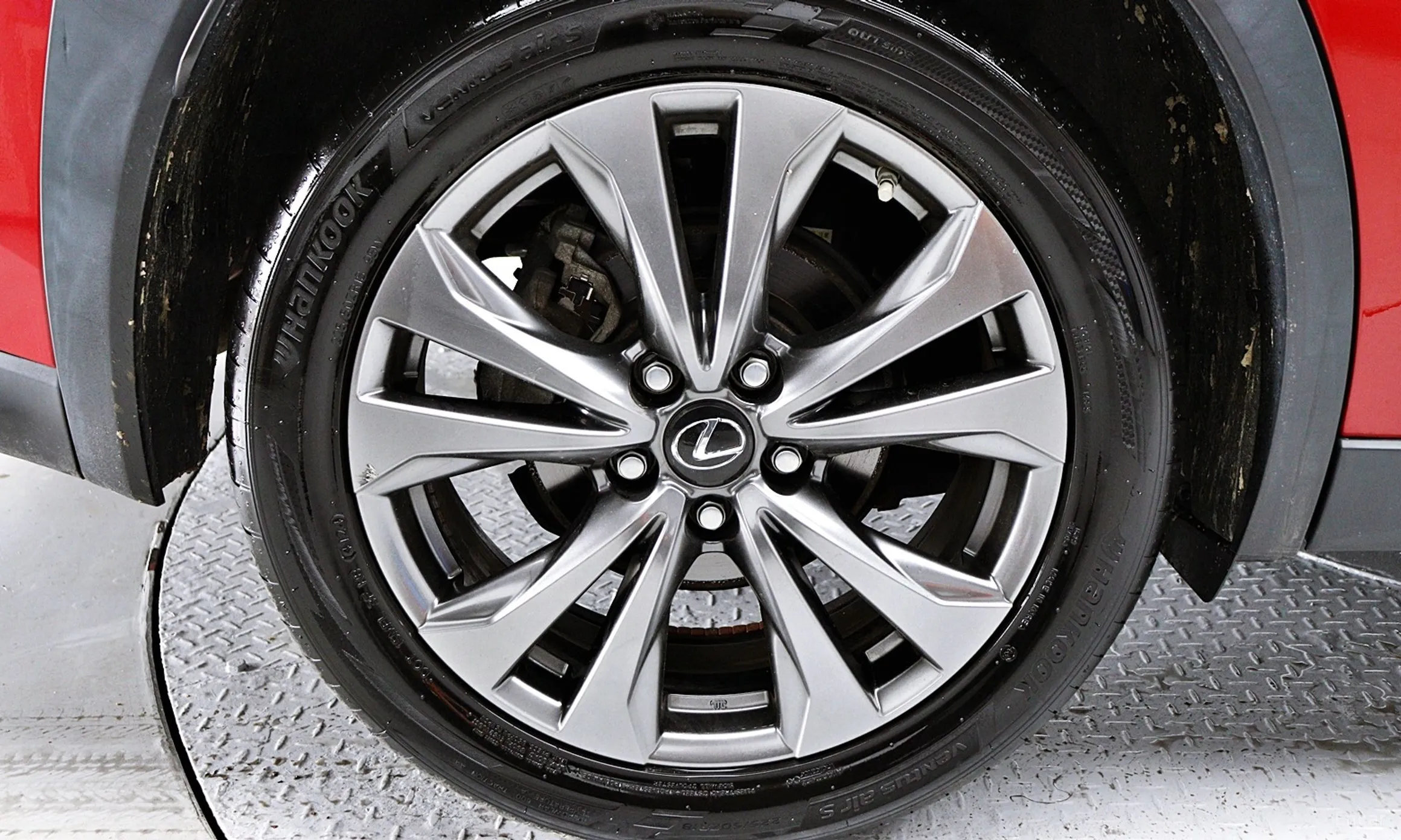 Lexus UX250h превью 8