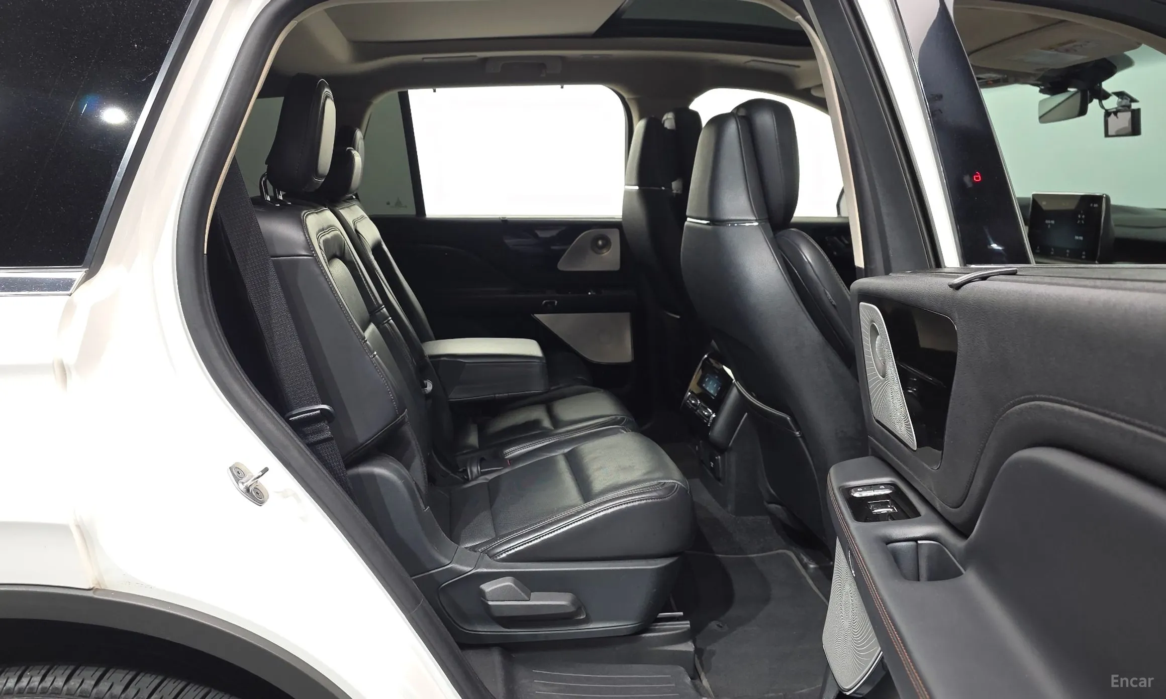 Lincoln Aviator 2nd Generation превью 12