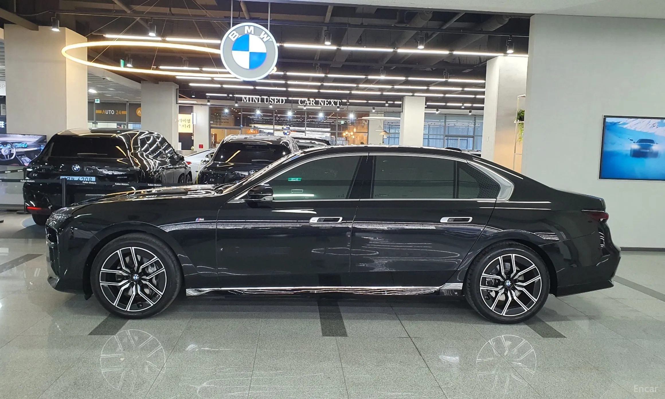 BMW 7 Series (G70) превью 20