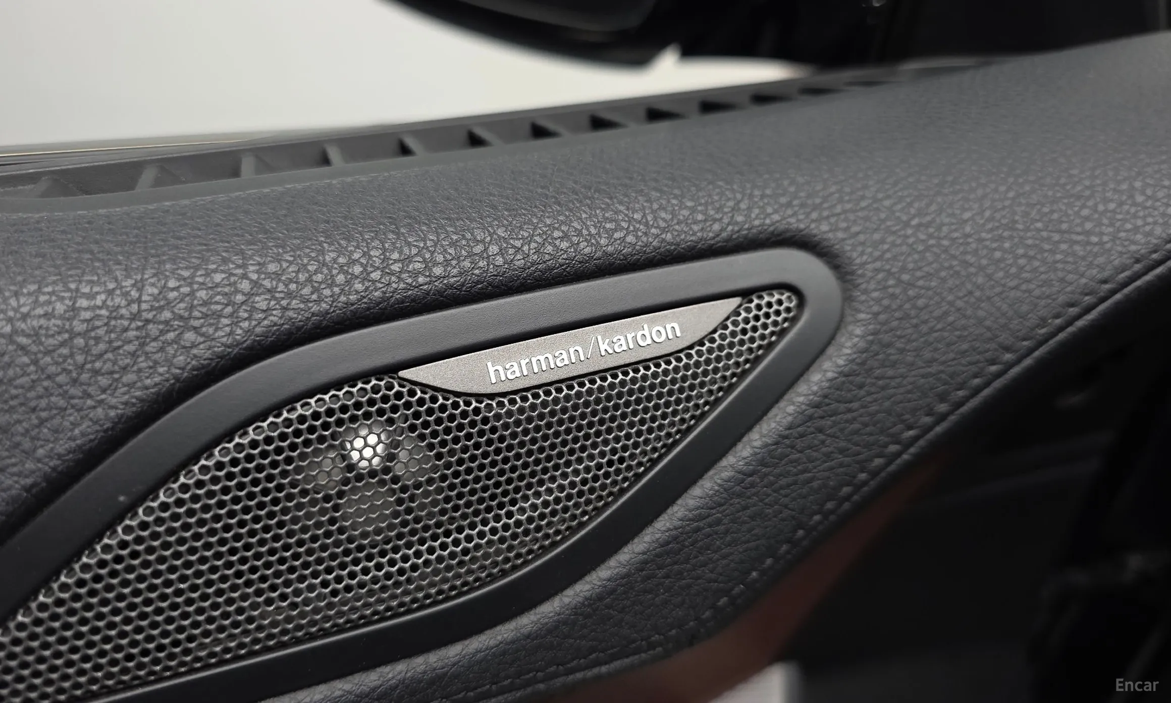 BMW 6 Series (F12) превью 19