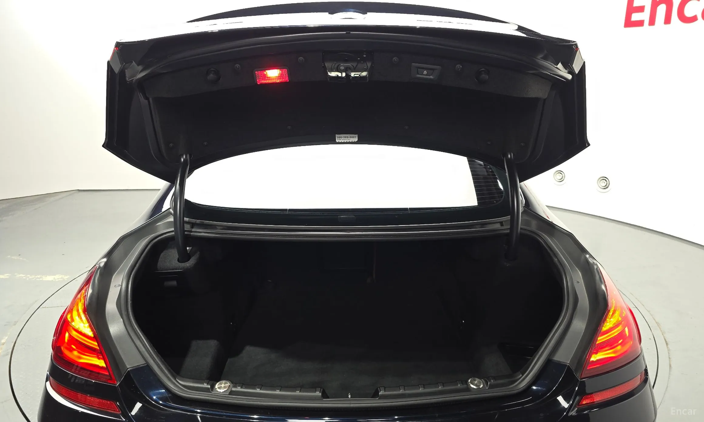 BMW 6 Series (F12) превью 20