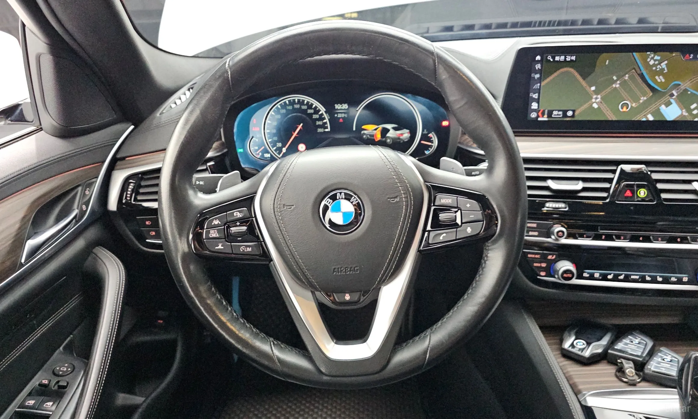 BMW 5 Series (G30) превью 13