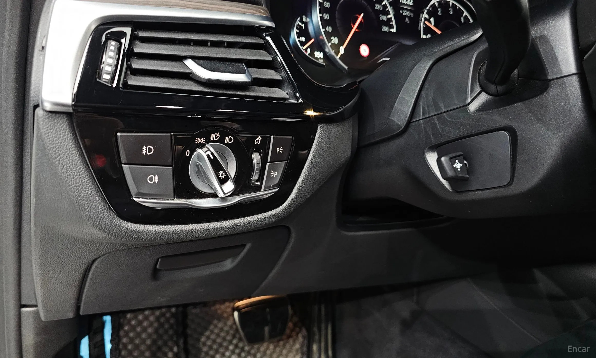 BMW 5 Series (G30) превью 14