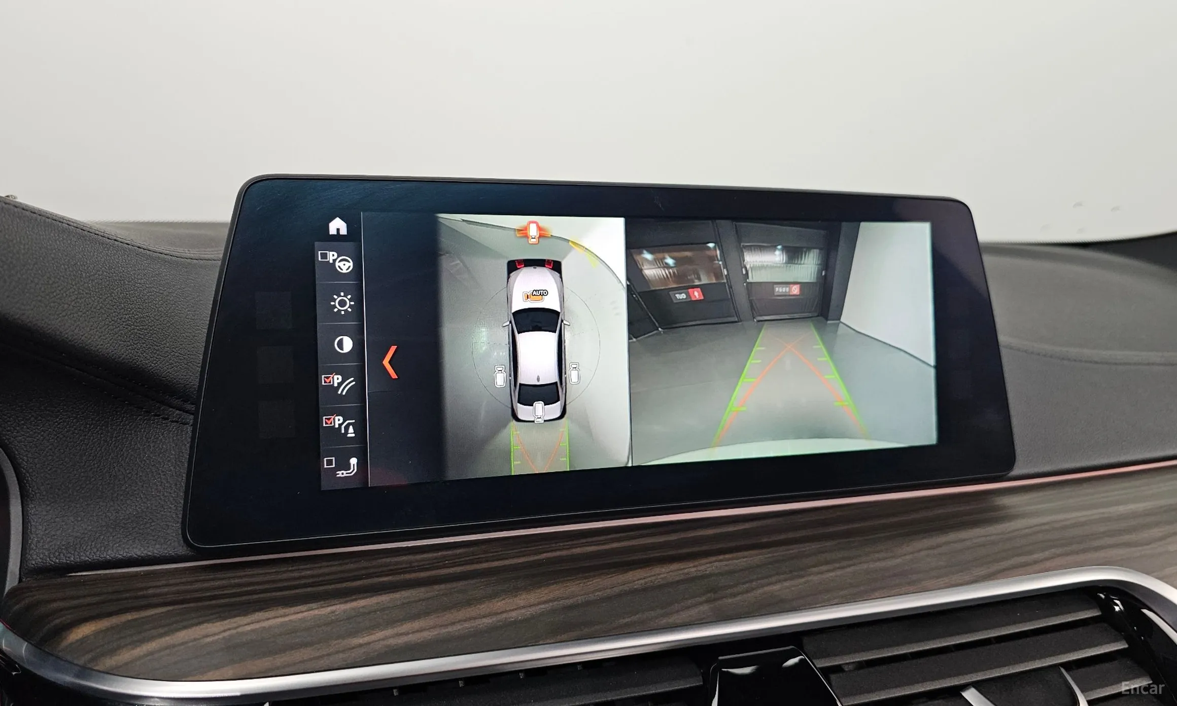 BMW 5 Series (G30) превью 16