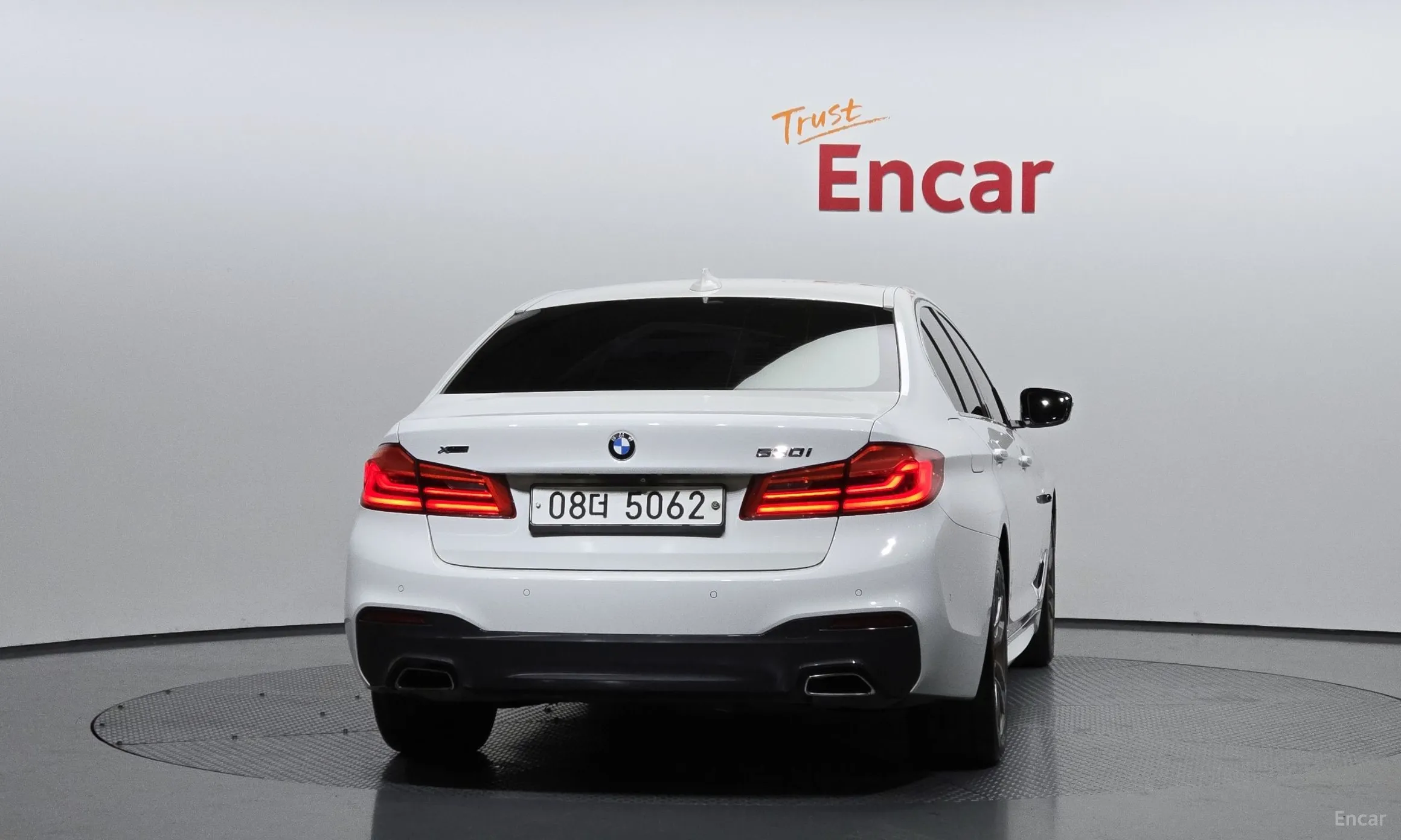 BMW 5 Series (G30) превью 4