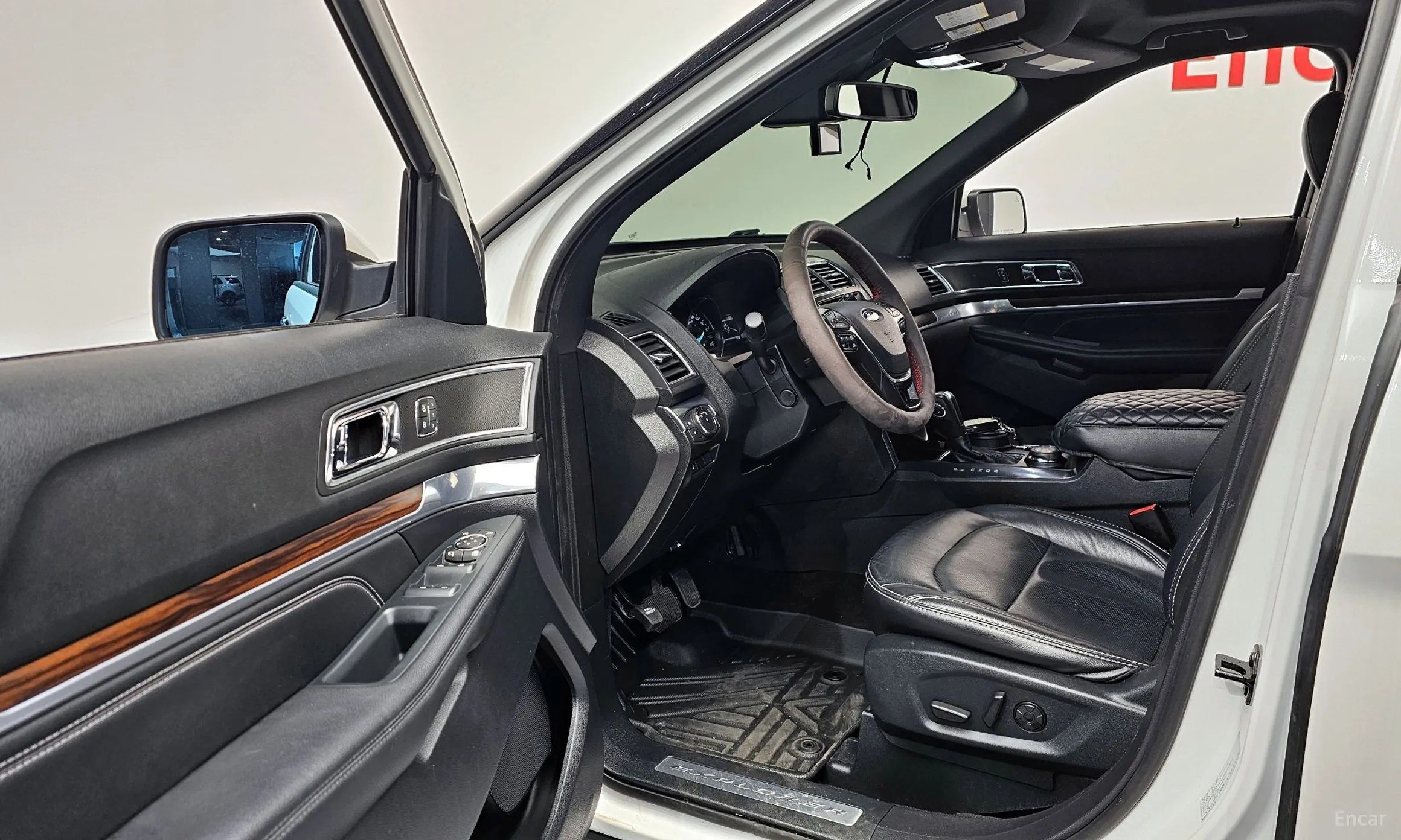 Ford Explorer превью 10