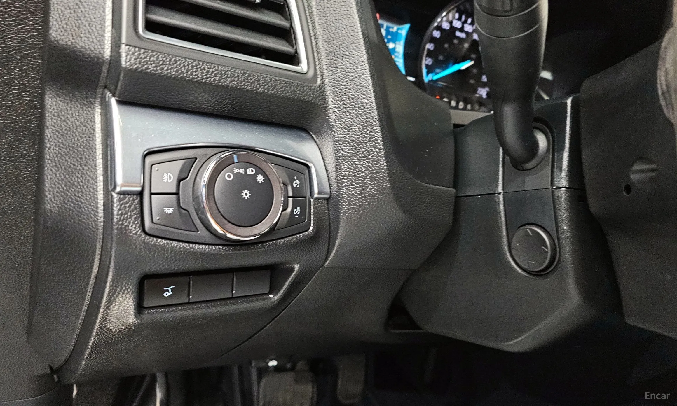 Ford Explorer превью 16