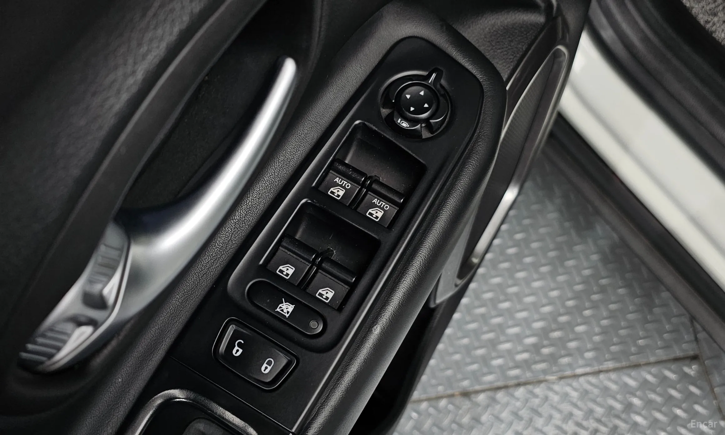 Jeep Renegade превью 13