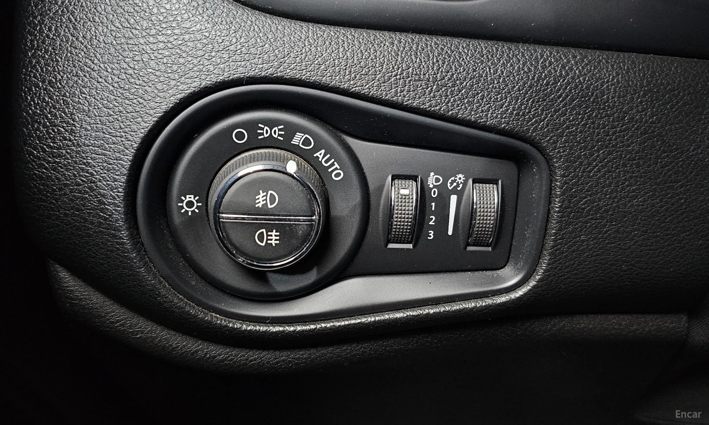 Jeep Renegade превью 14