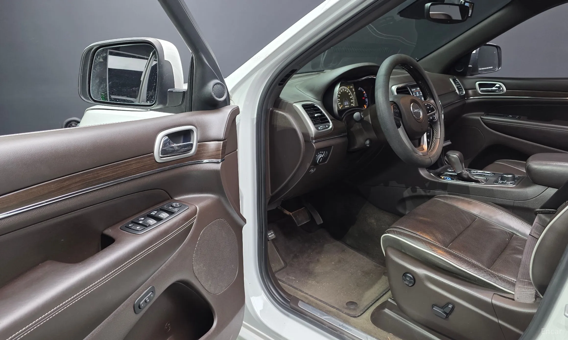 Jeep Grand Cherokee превью 10
