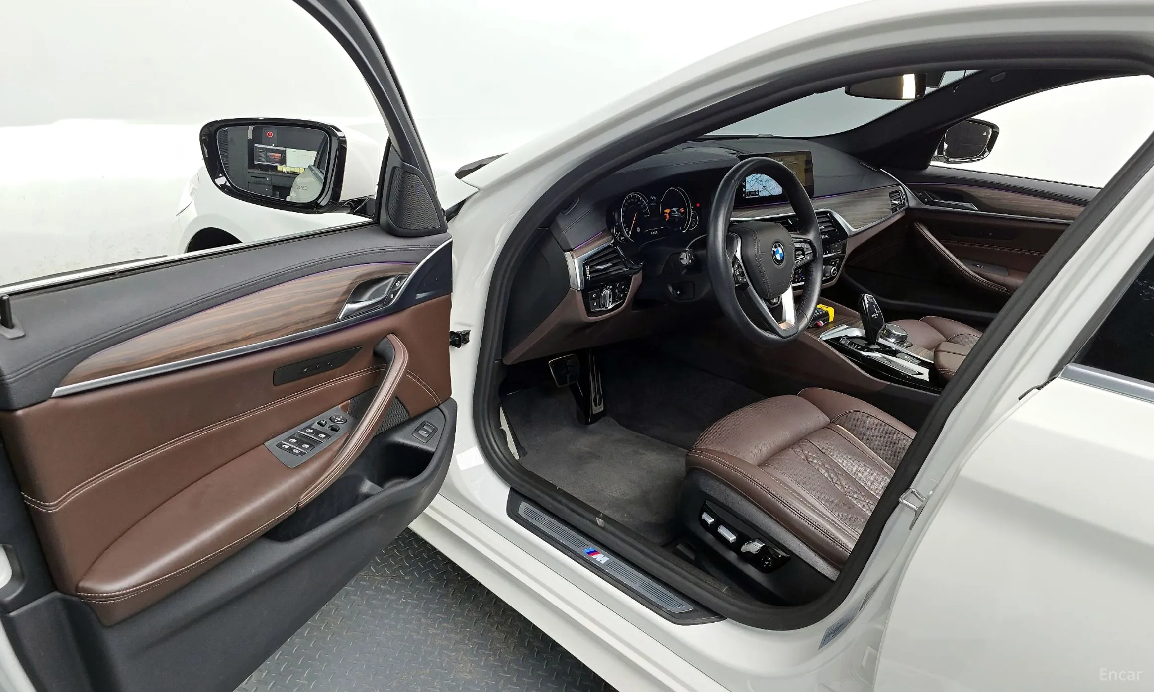 BMW 5 Series (G30) превью 10