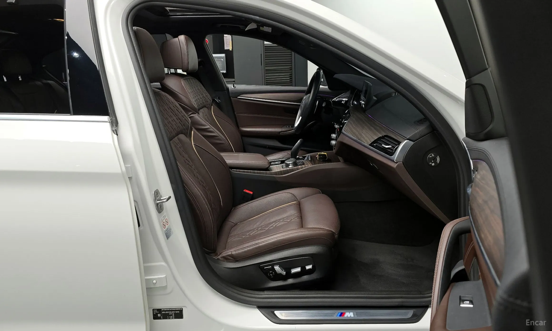 BMW 5 Series (G30) превью 11