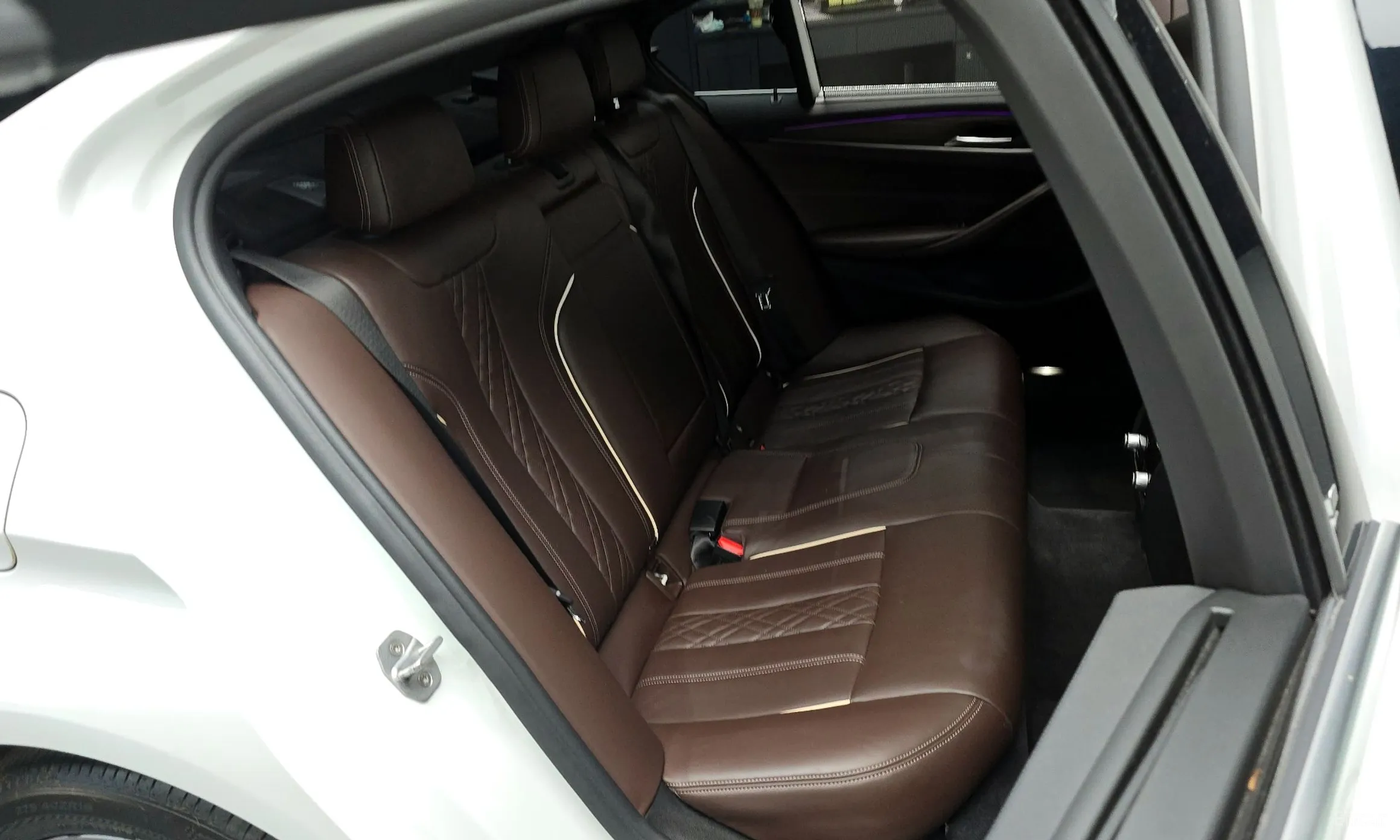 BMW 5 Series (G30) превью 12