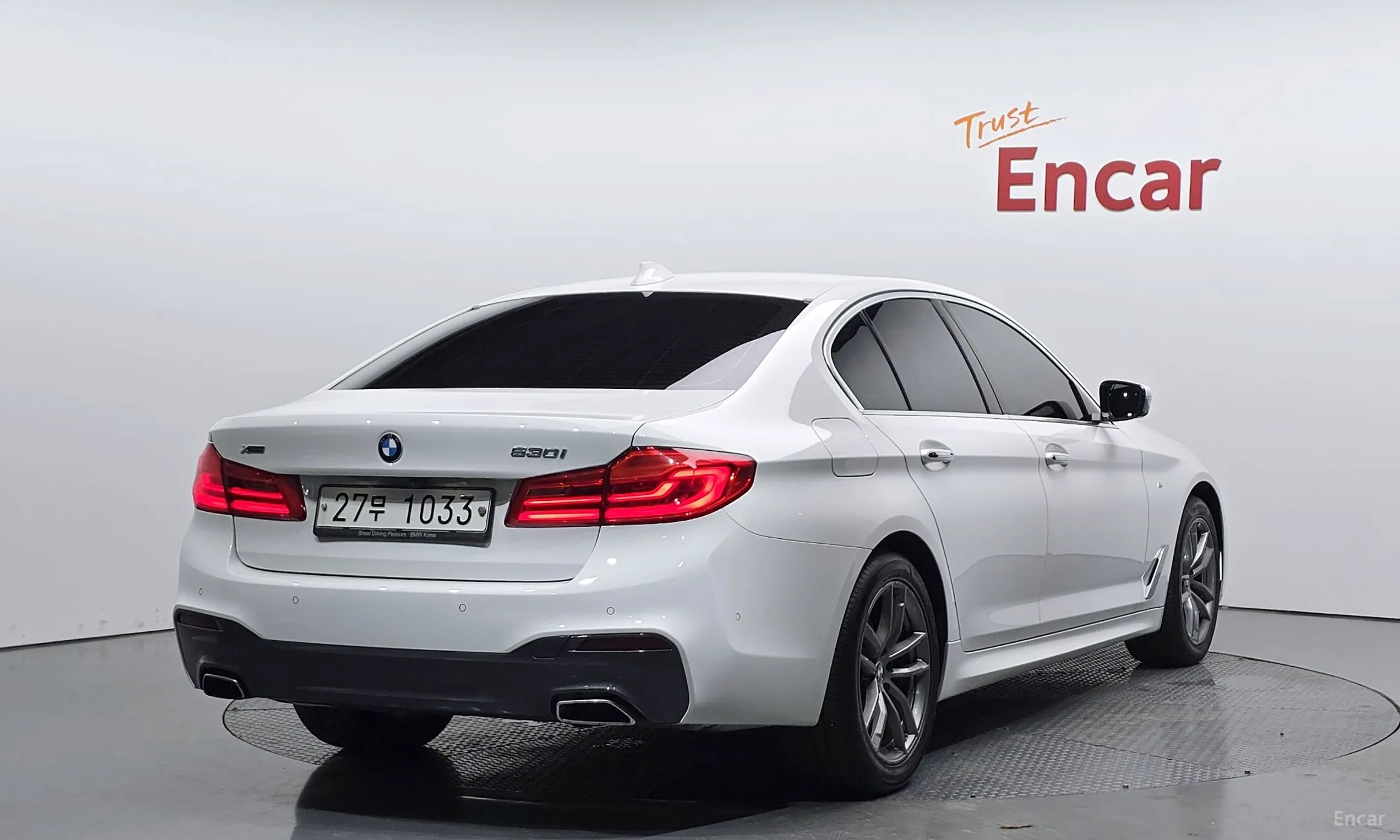 BMW 5 Series (G30) превью 2