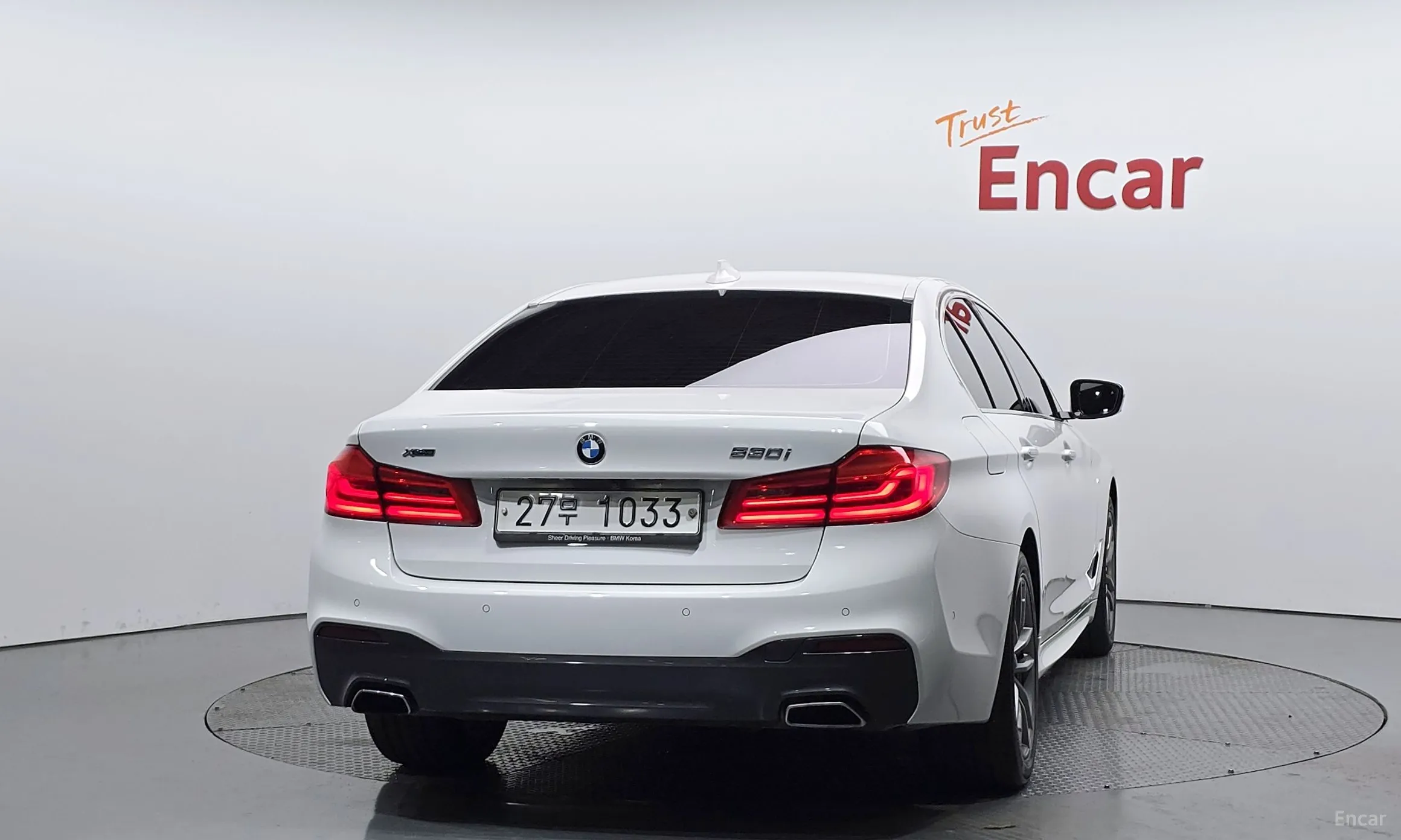 BMW 5 Series (G30) превью 4