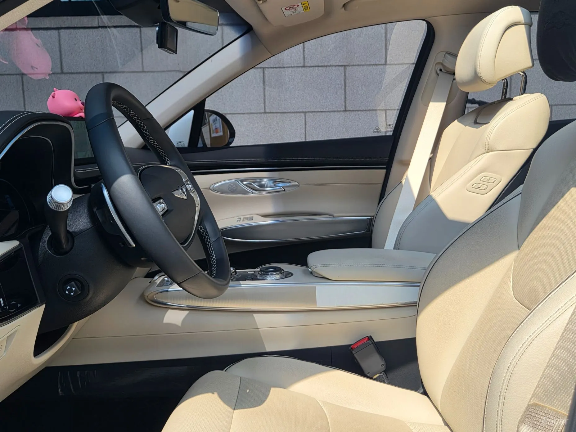 Genesis GV70 превью 10