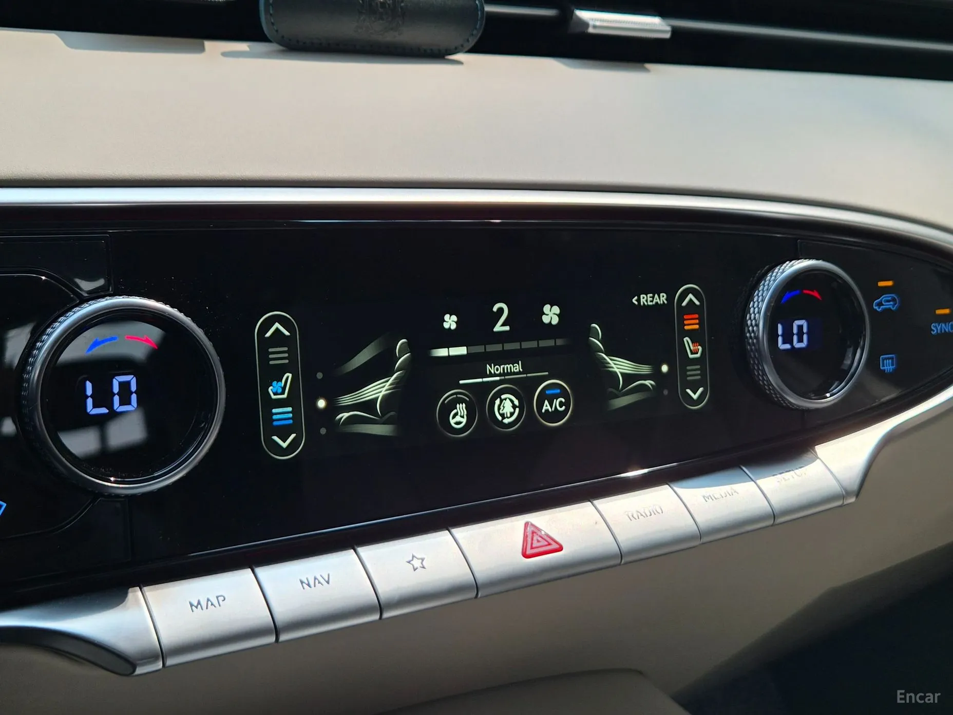 Genesis GV70 превью 15