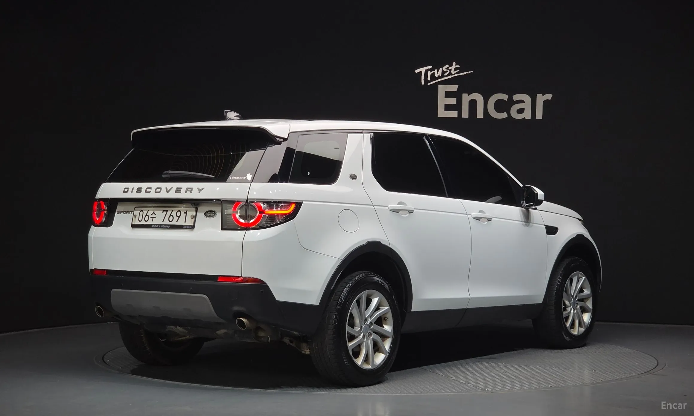 Land Rover Discovery Sports превью 2