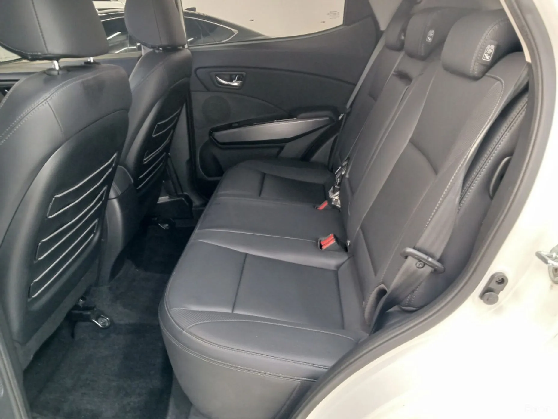 KG Mobility (SsangYong) Berry New Tivoli превью 10