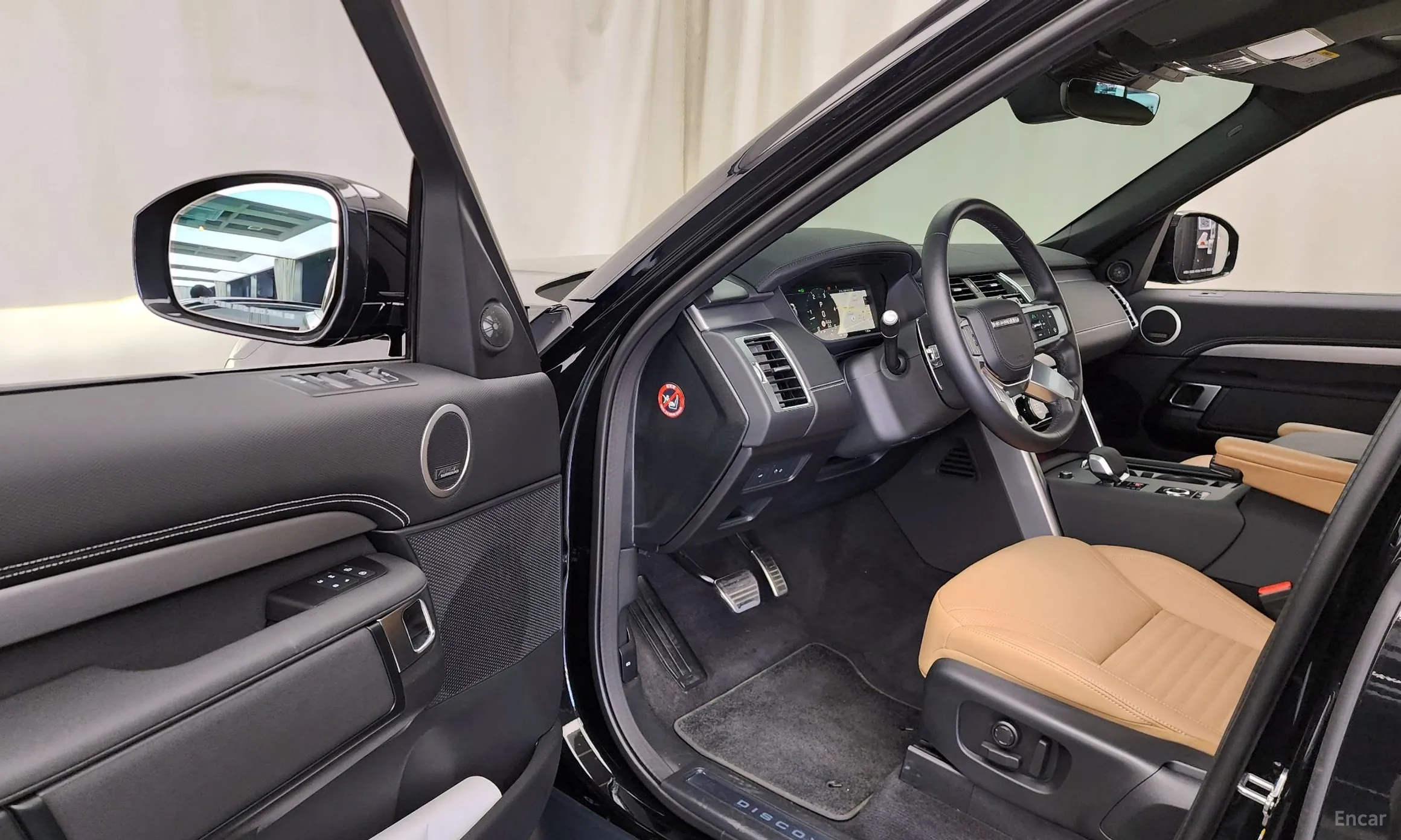 Land Rover Discovery 5 превью 10