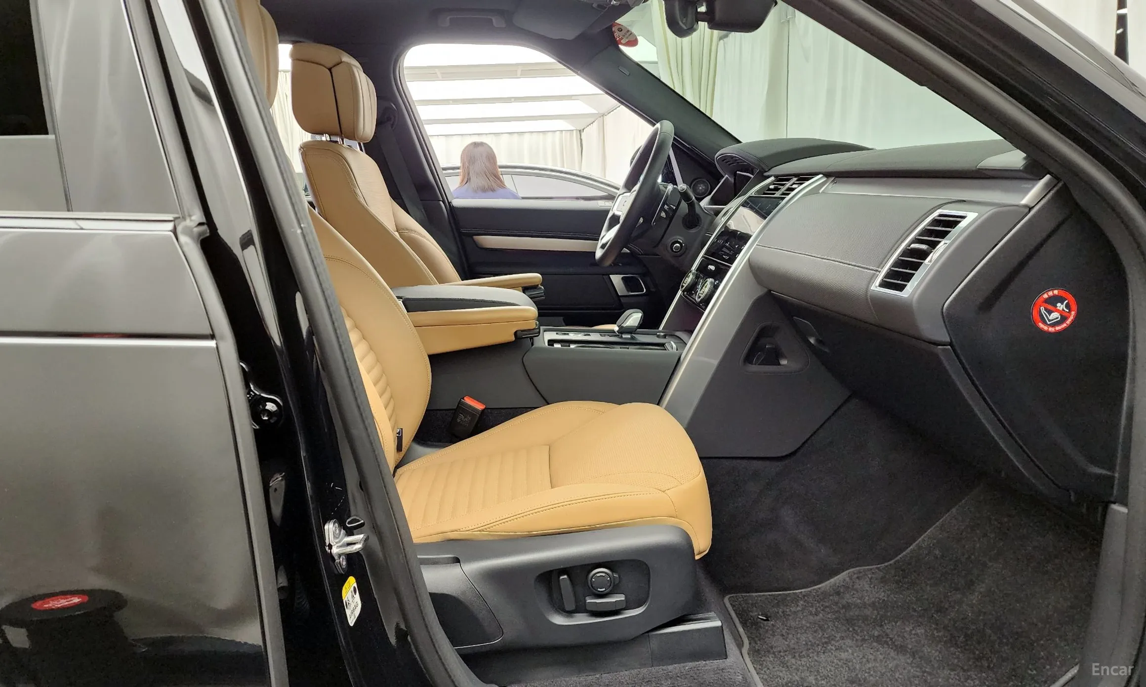 Land Rover Discovery 5 превью 11