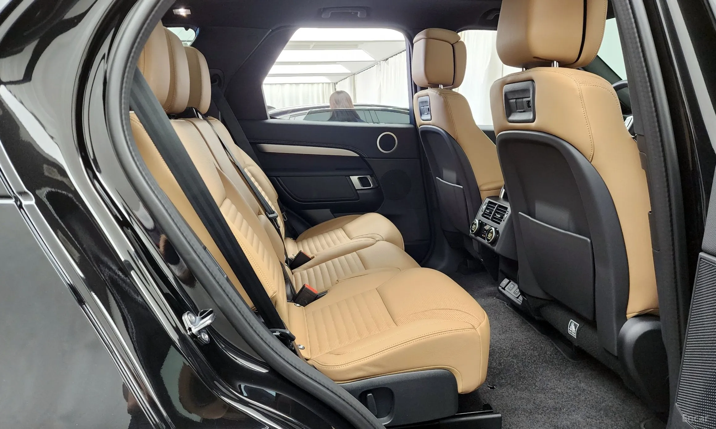 Land Rover Discovery 5 превью 12