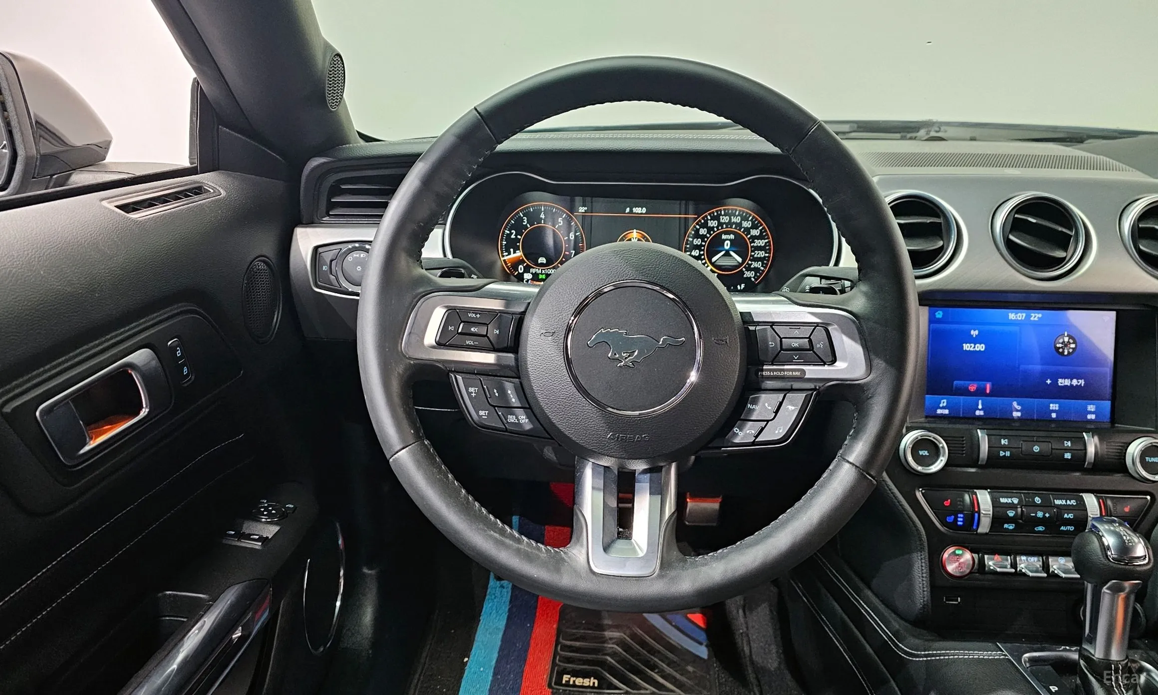Ford Mustang превью 12