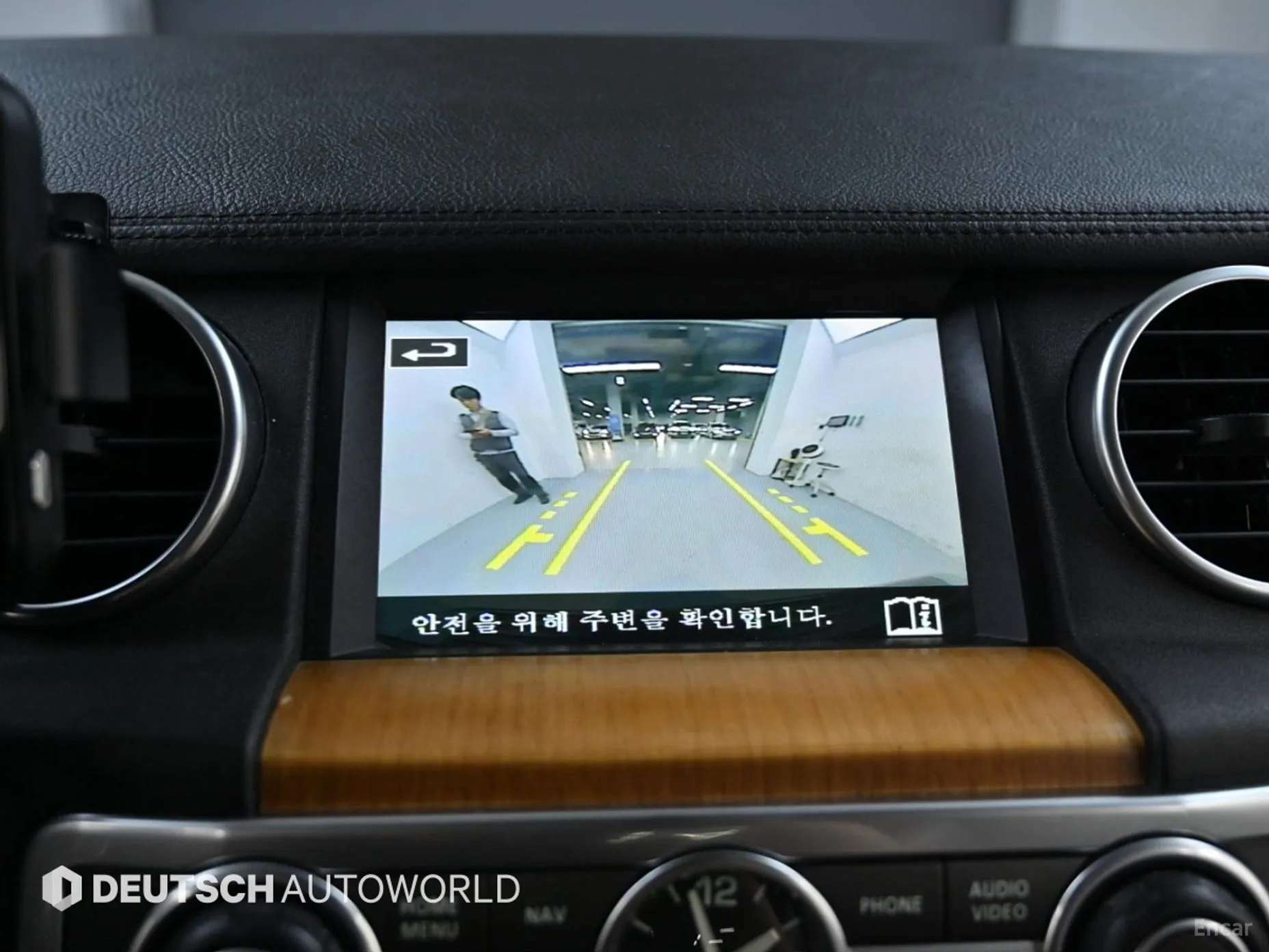 Land Rover Discovery 4 превью 15