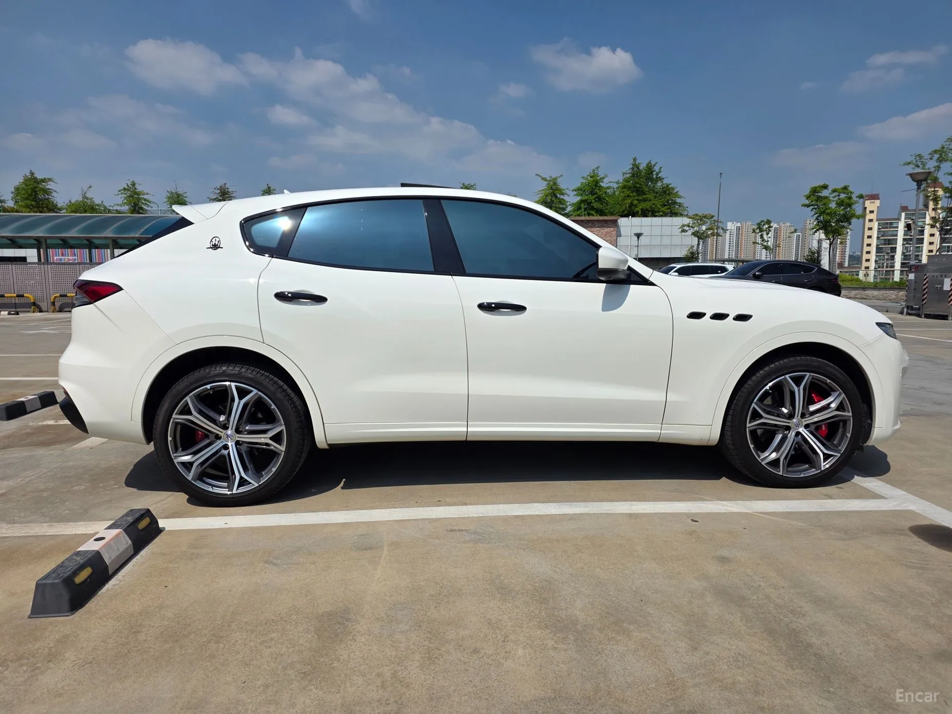 Maserati Levante превью 10