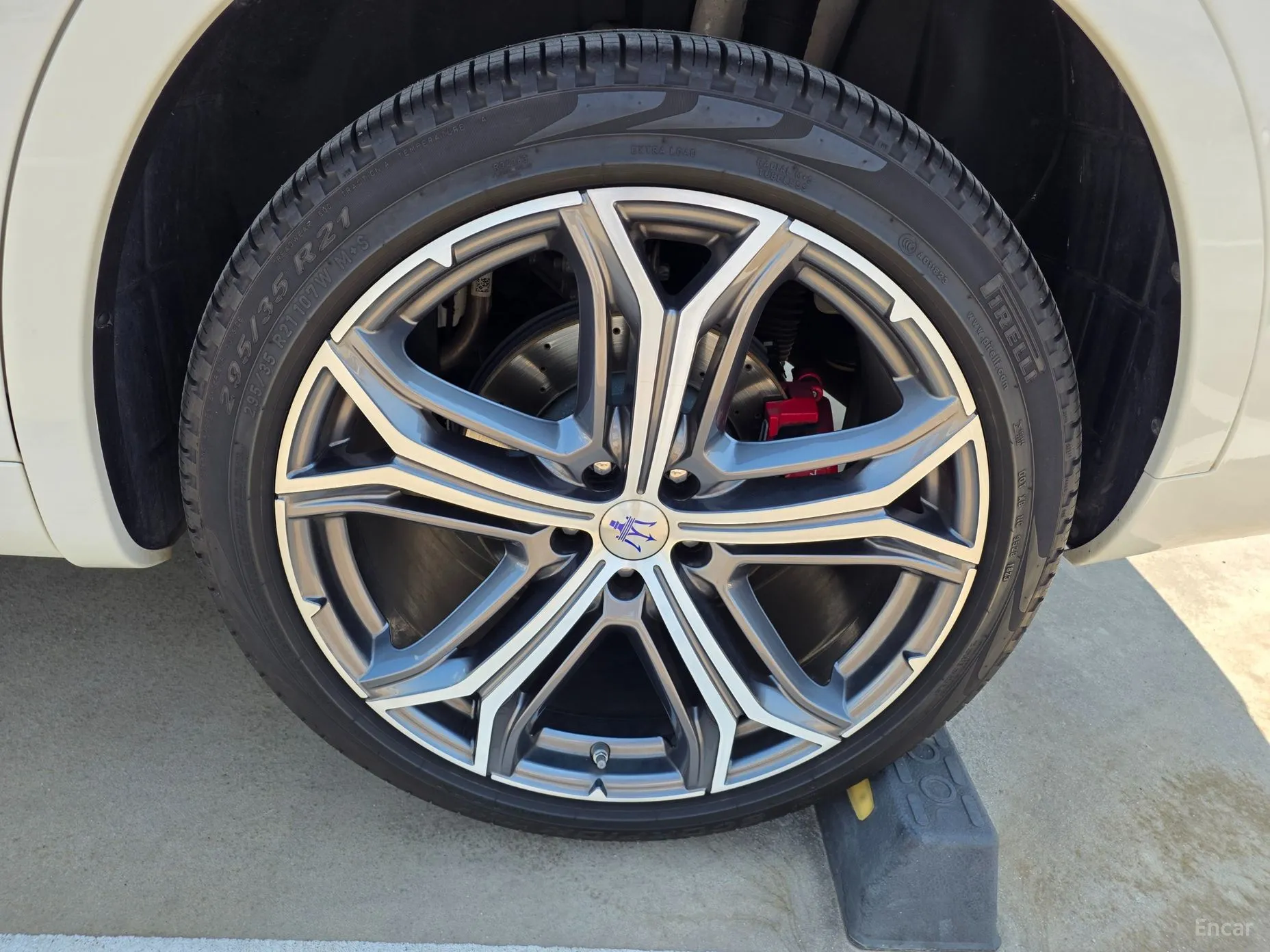 Maserati Levante превью 11