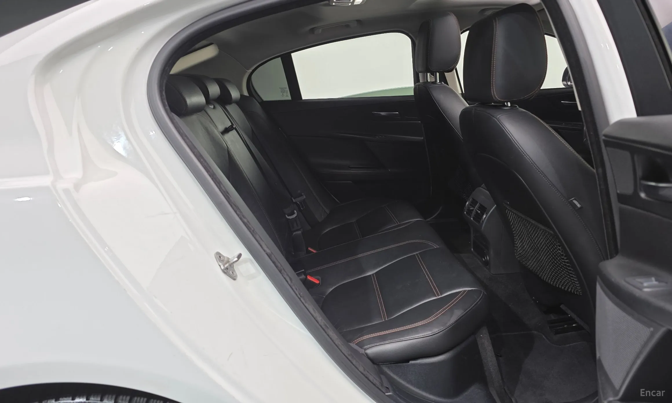 Jaguar XE превью 11