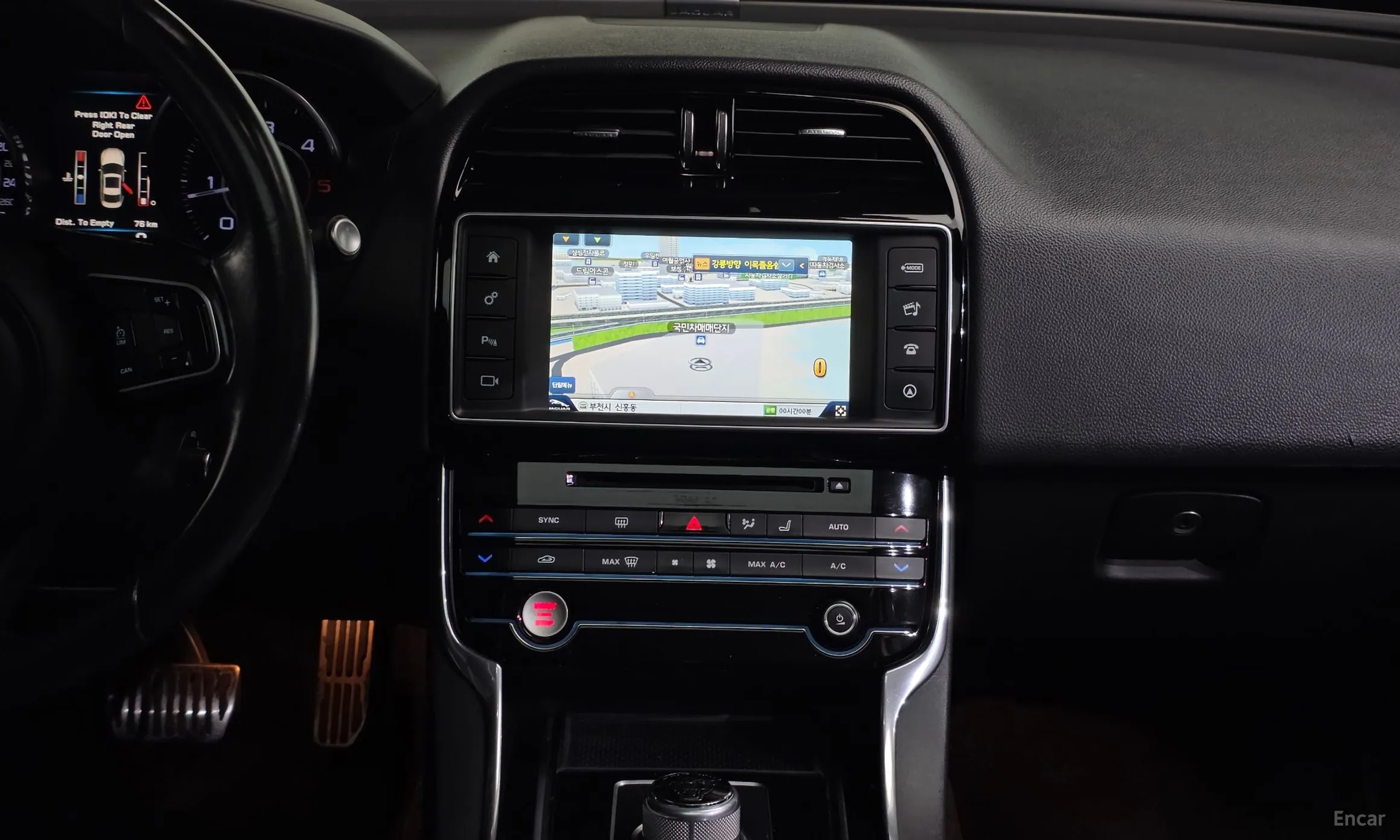 Jaguar XE превью 12