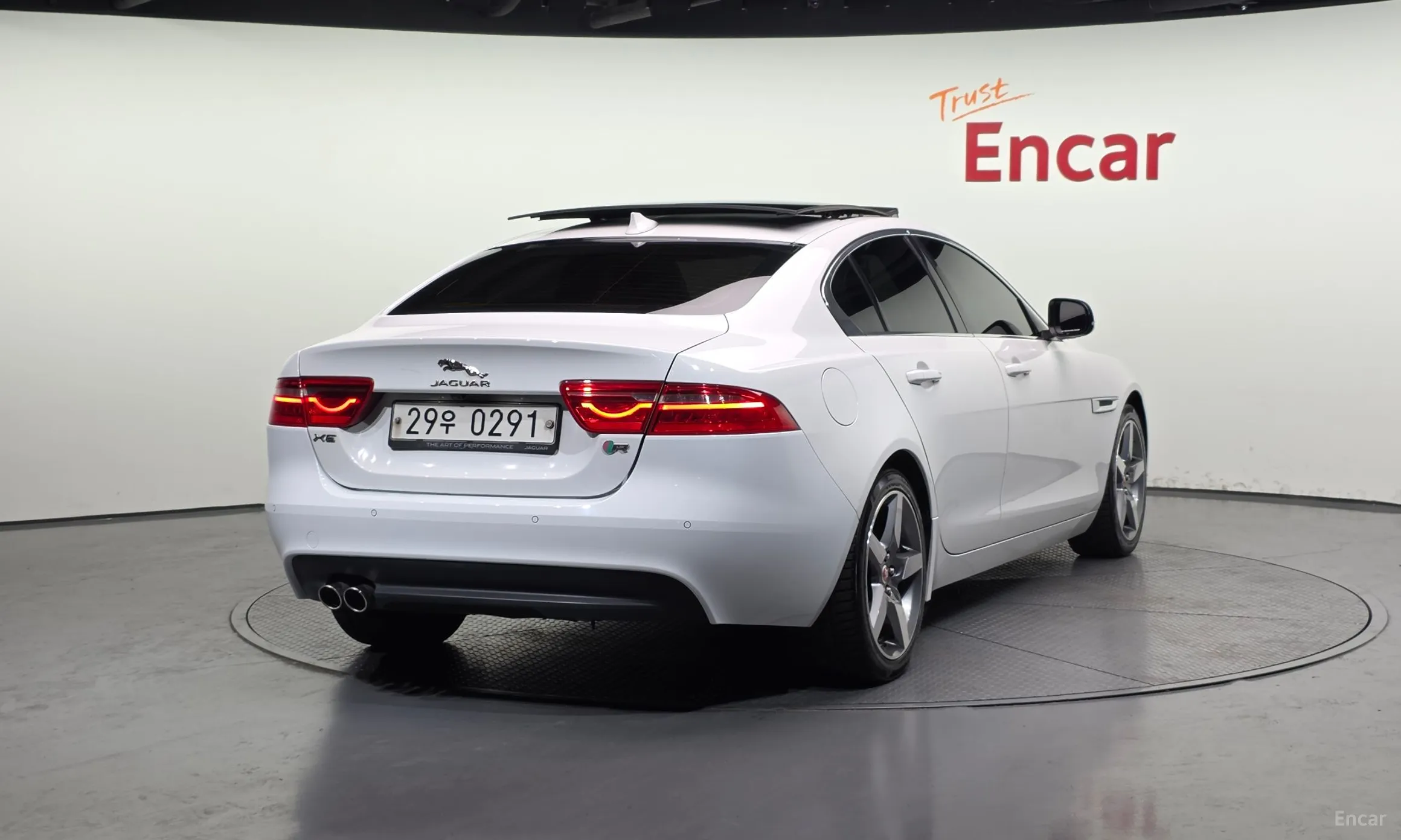 Jaguar XE превью 2