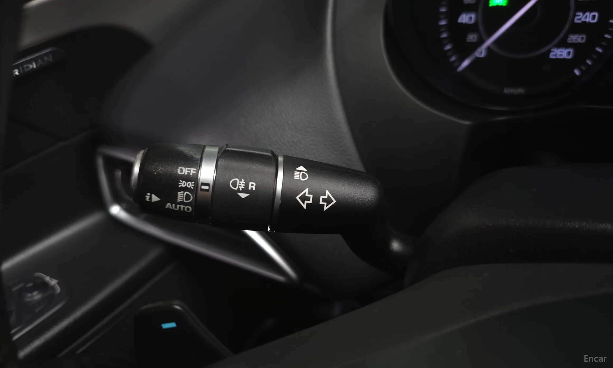 Jaguar XE превью 17