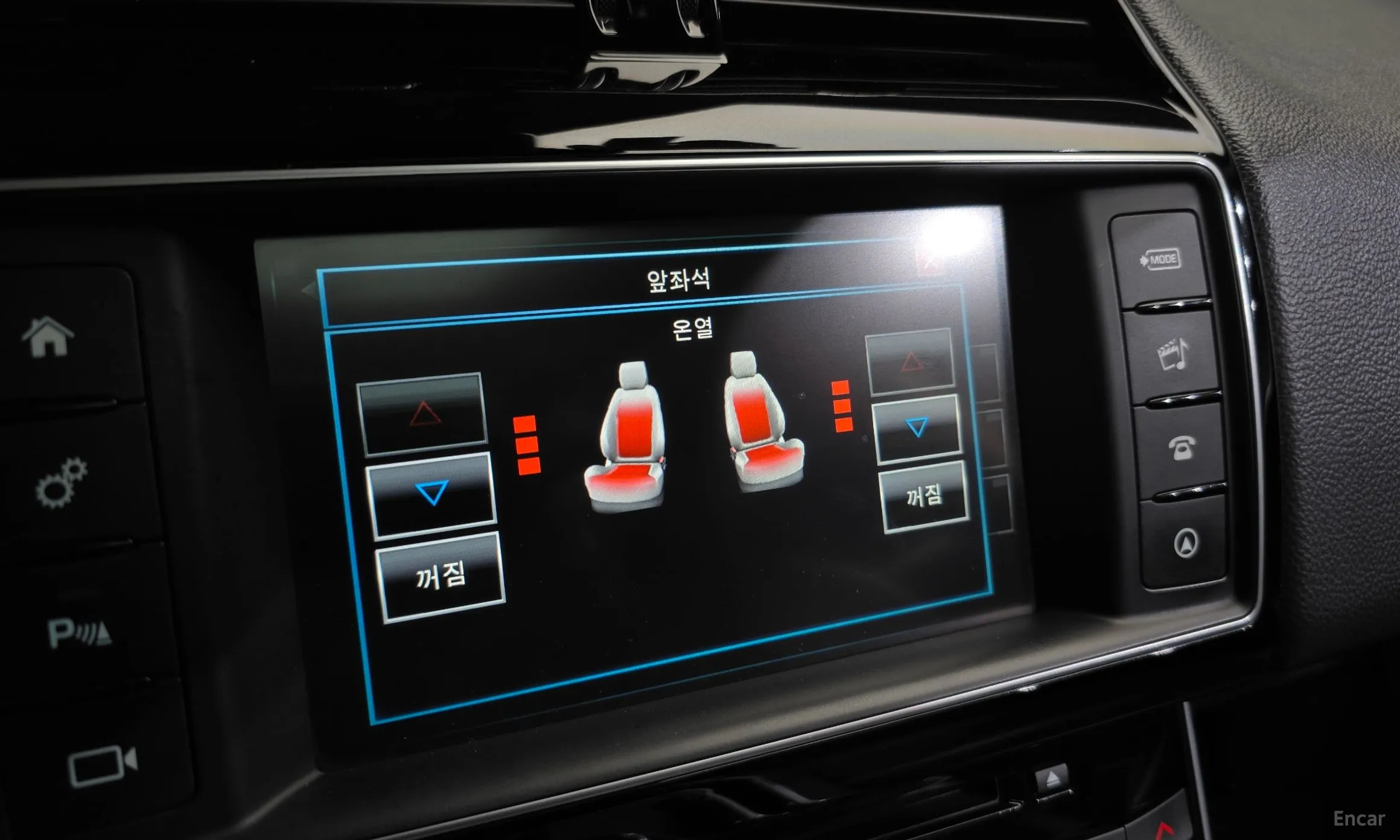 Jaguar XE превью 18