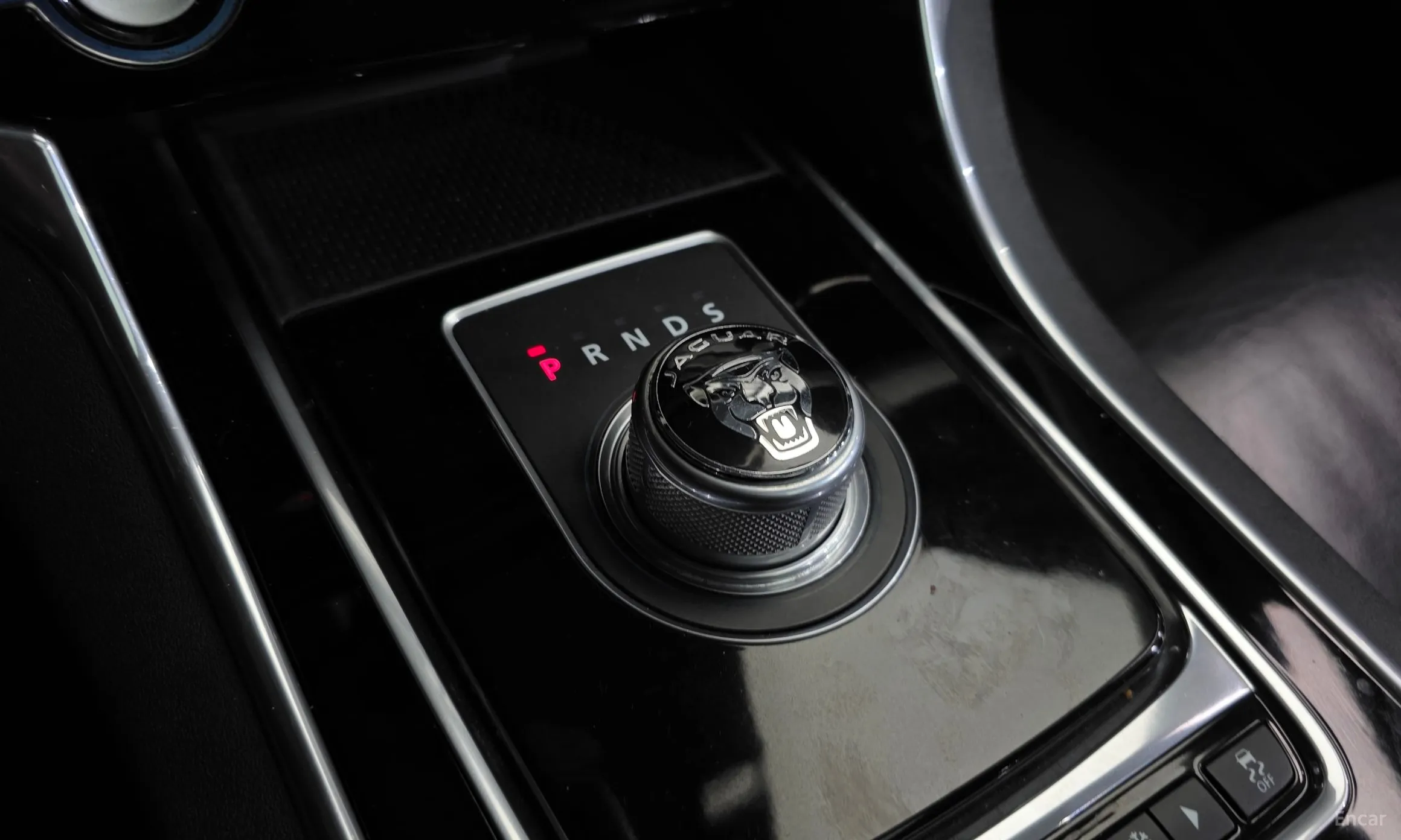 Jaguar XE превью 9
