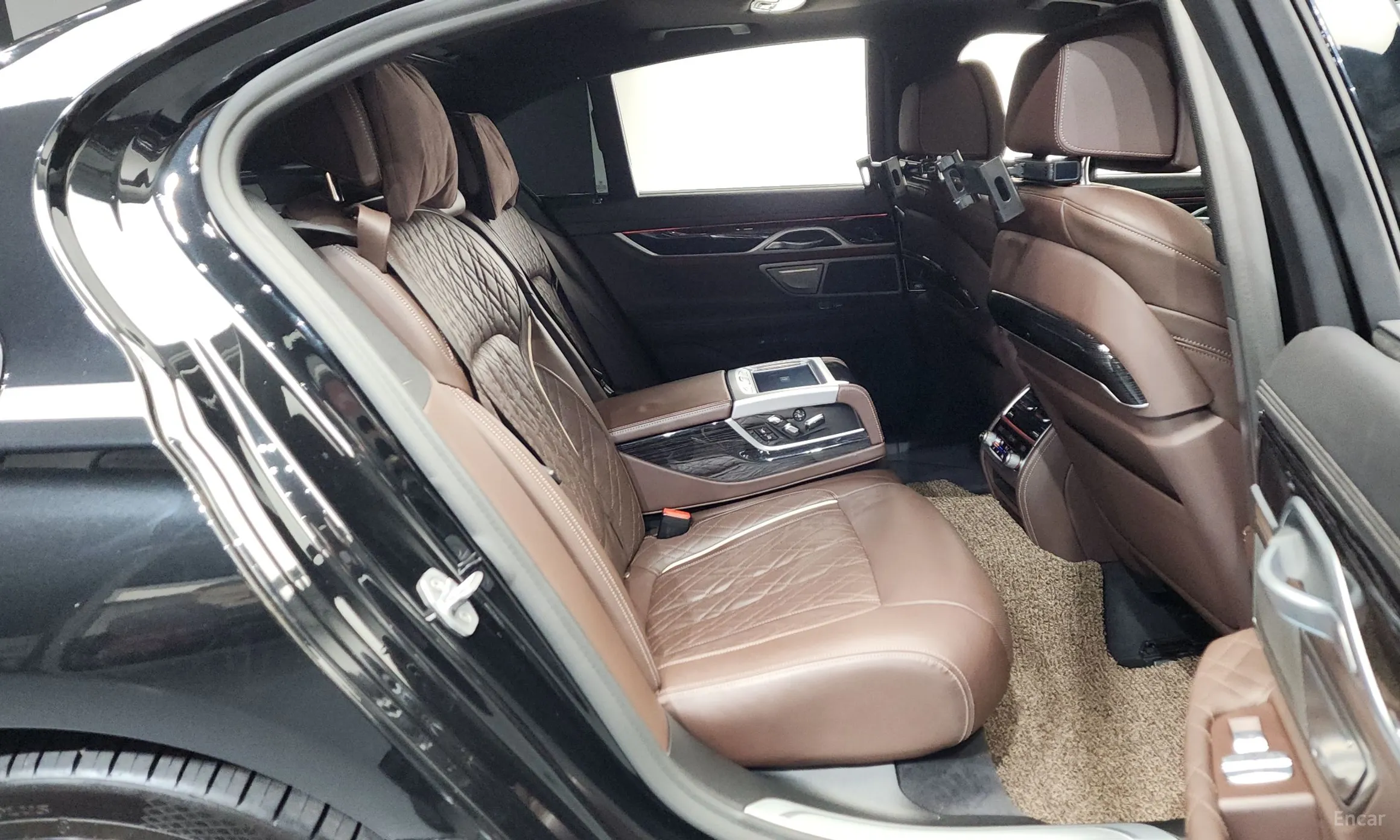 BMW 7 Series (G11) превью 11