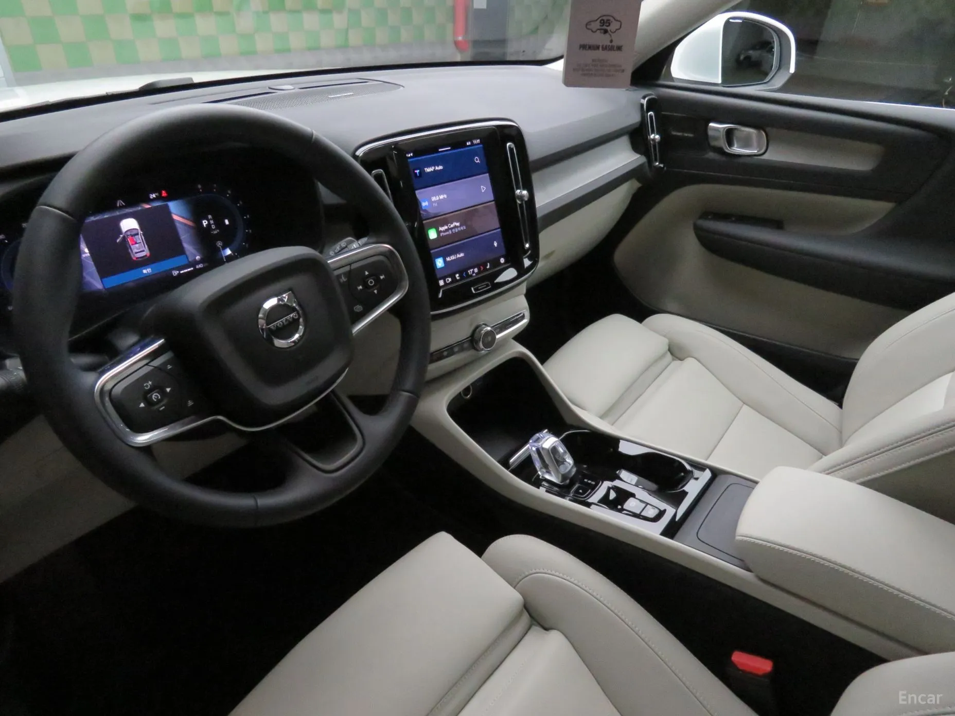 Volvo XC40 превью 10