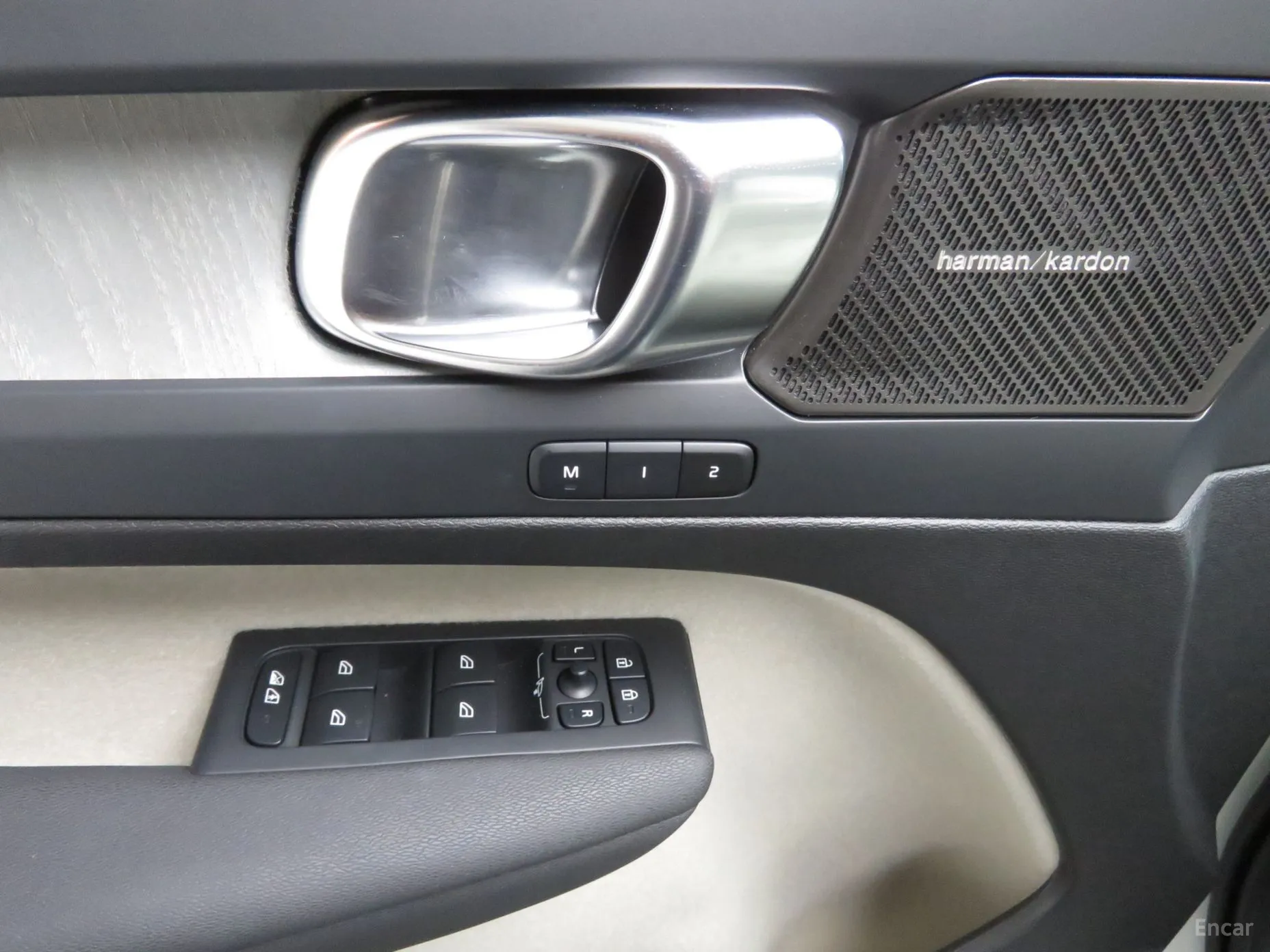Volvo XC40 превью 12