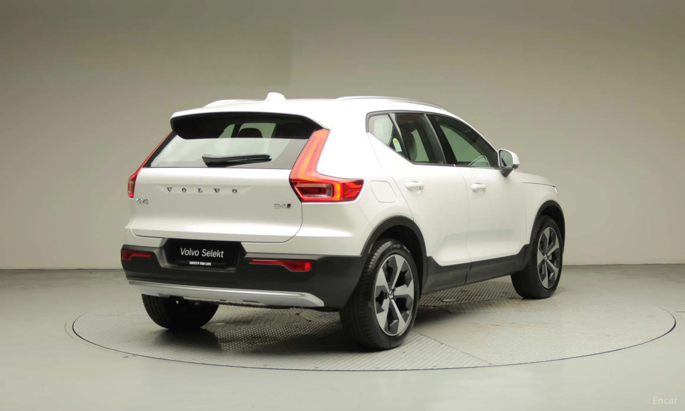 Volvo XC40 превью 4