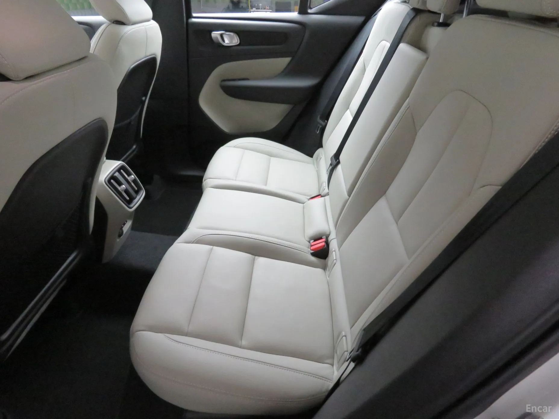 Volvo XC40 превью 9